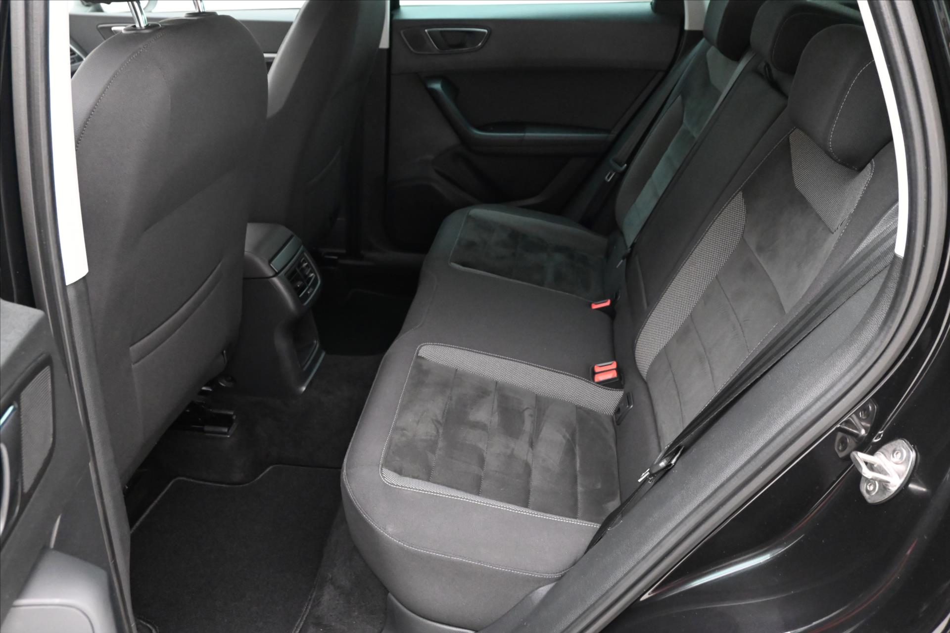 Hlavní fotografie vozu Seat Ateca 1,6 TDi 85kW ALCANTARA LED Záruka až 5 let (14)