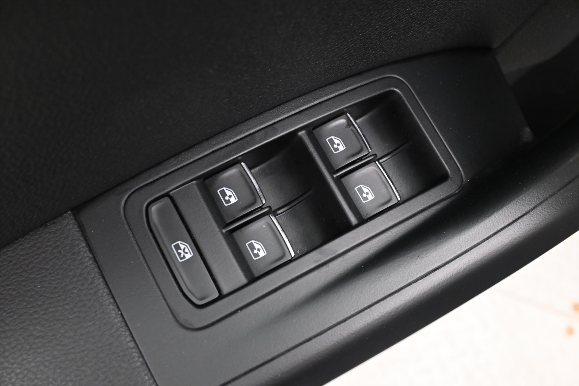 Hlavní fotografie vozu Seat Ateca 1,6 TDi 85kW ALCANTARA LED Záruka až 5 let (25)