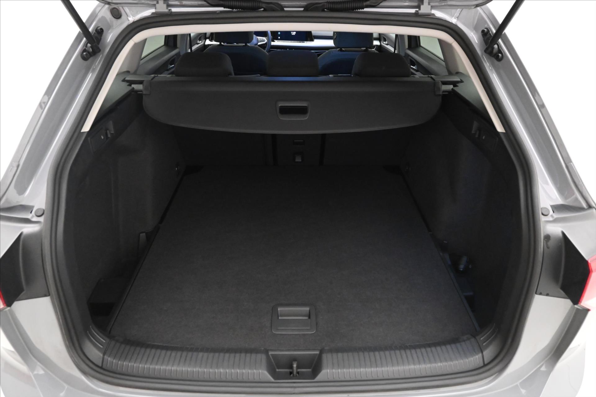 Hlavní fotografie vozu Volkswagen Golf 1,5 TSI 96 kW Life Business Záruka až 5 let (10)