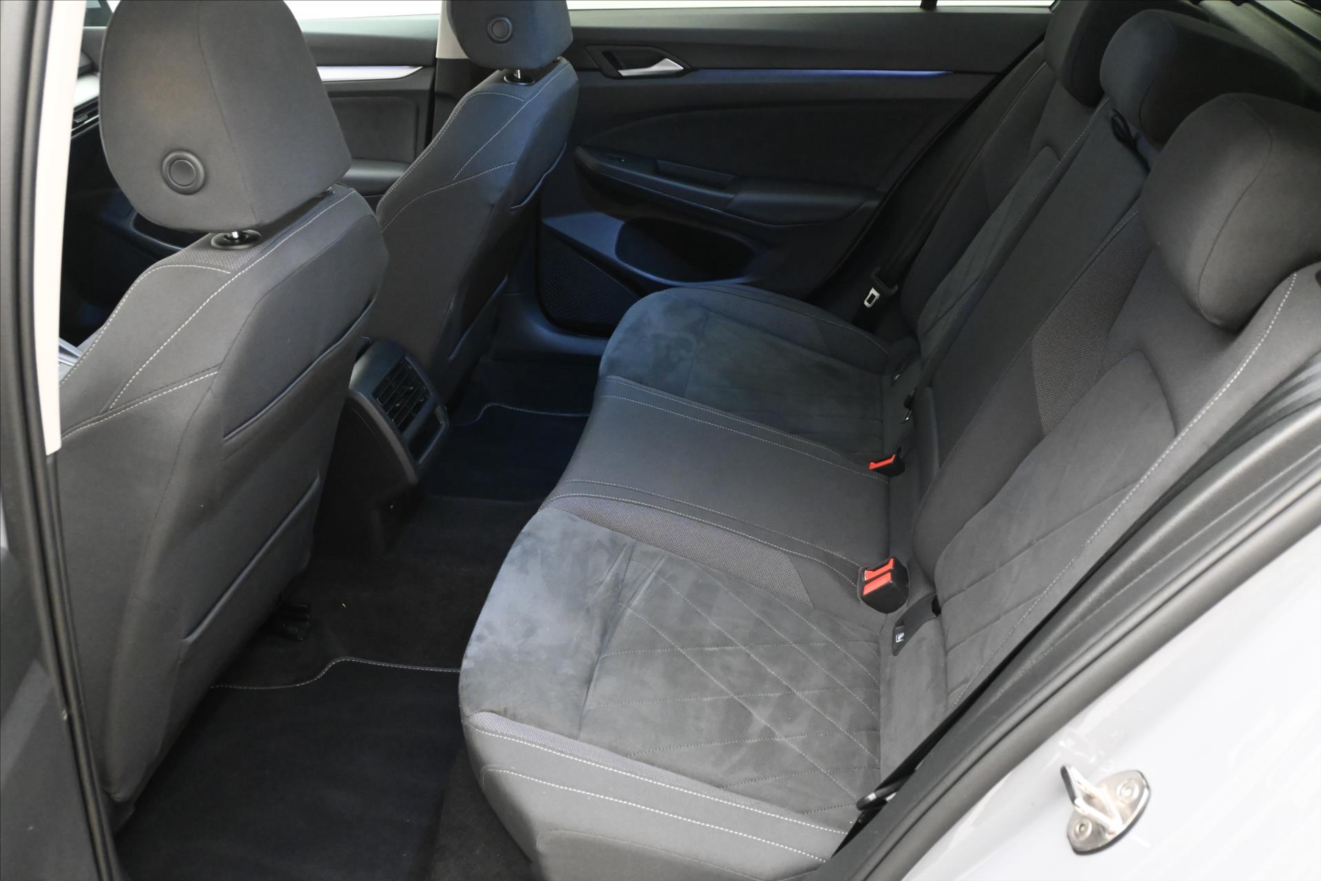 Hlavní fotografie vozu Volkswagen Golf 1,5 TSI 96 kW Life Business Záruka až 5 let (14)