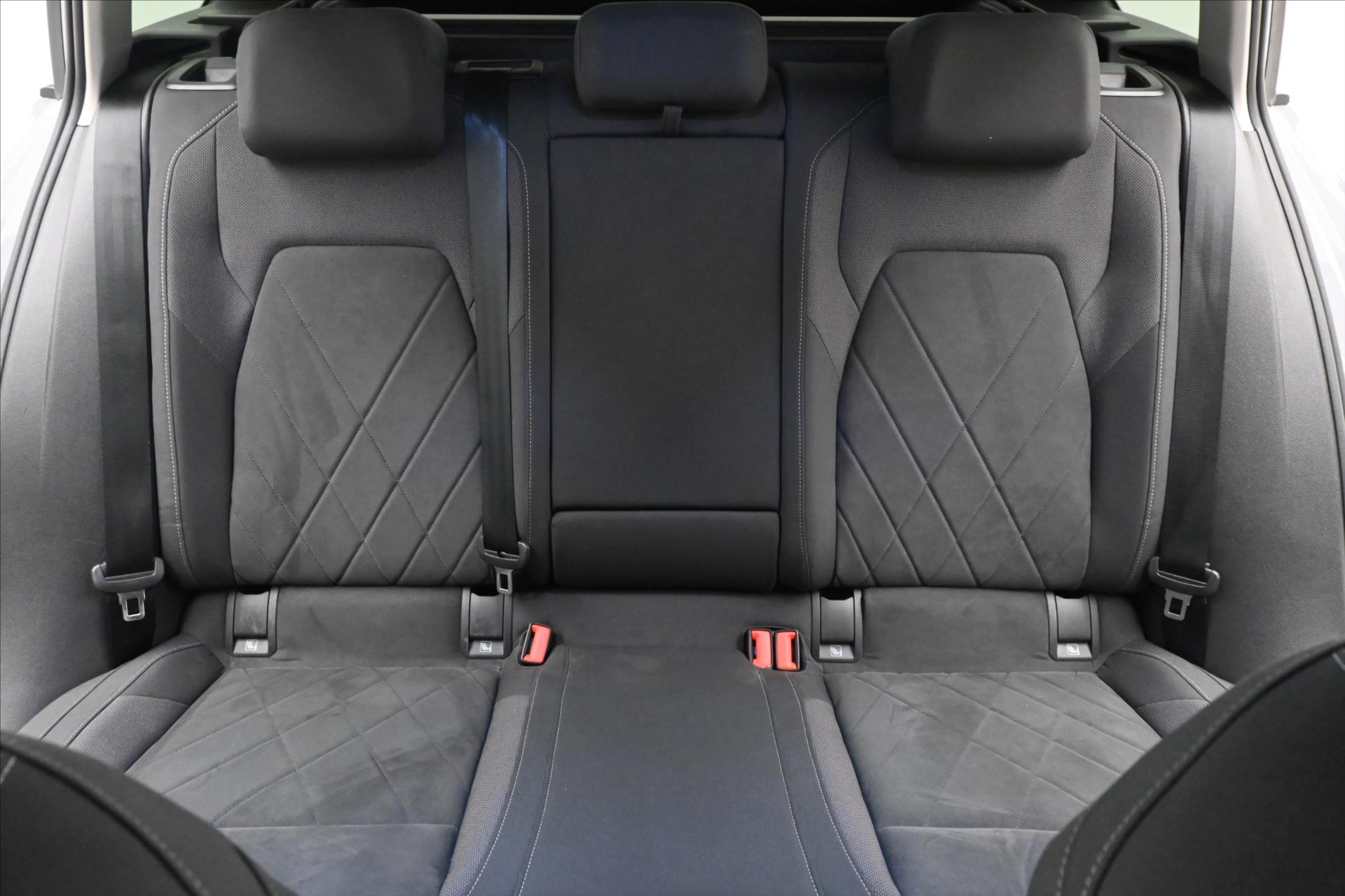 Hlavní fotografie vozu Volkswagen Golf 1,5 TSI 96 kW Life Business Záruka až 5 let (27)