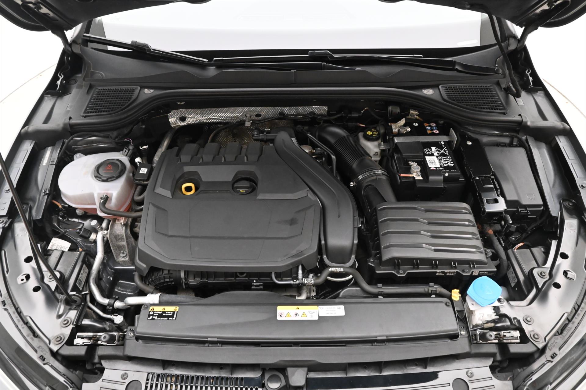 Hlavní fotografie vozu Volkswagen Golf 1,5 TSI 96 kW Life Business Záruka až 5 let (9)