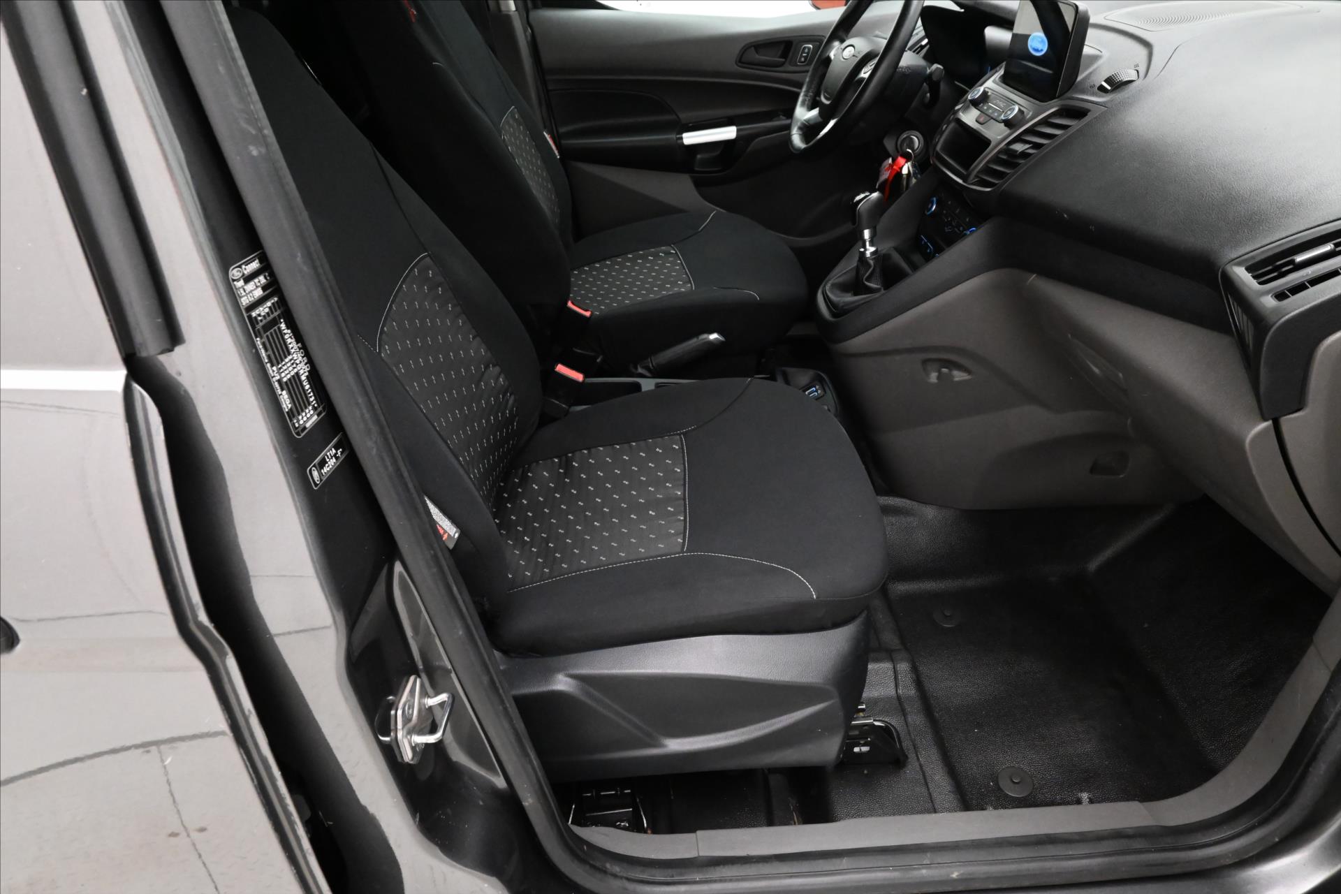 Hlavní fotografie vozu Ford Transit Connect 1,5 TDCI 76 kW Ecoblue Záruka až 5 let (15)