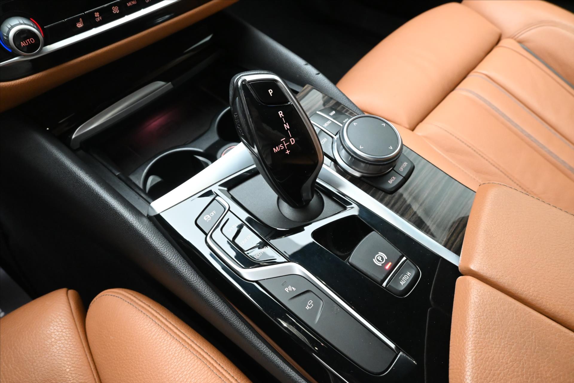 Hlavní fotografie vozu BMW Řada 5 3,0 530d 195 kW xDrive SPORTline Záruka až 5 let (21)