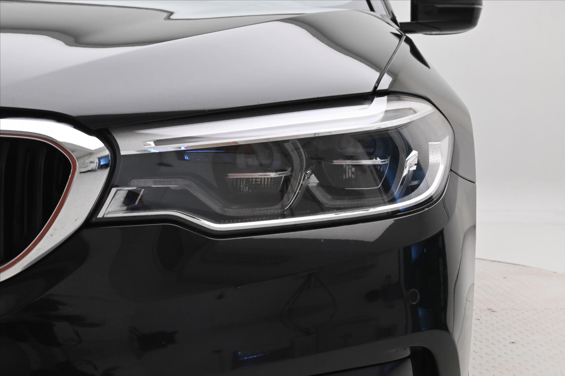 Hlavní fotografie vozu BMW Řada 5 3,0 530d 195 kW xDrive SPORTline Záruka až 5 let (28)