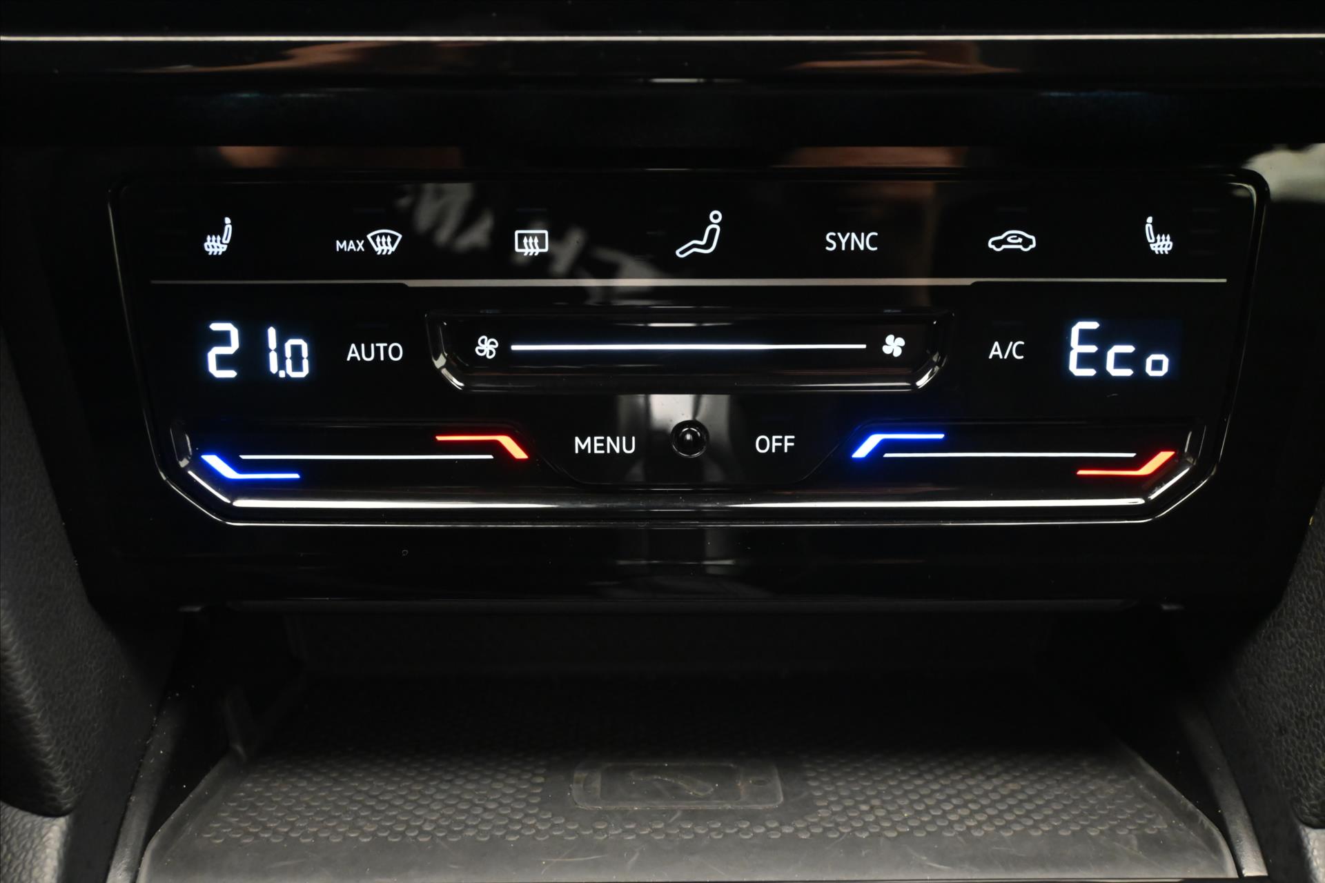 Hlavní fotografie vozu Volkswagen Passat 1,4 TSI GTE 160 kW DSG Highline Záruka až 5 let (21)