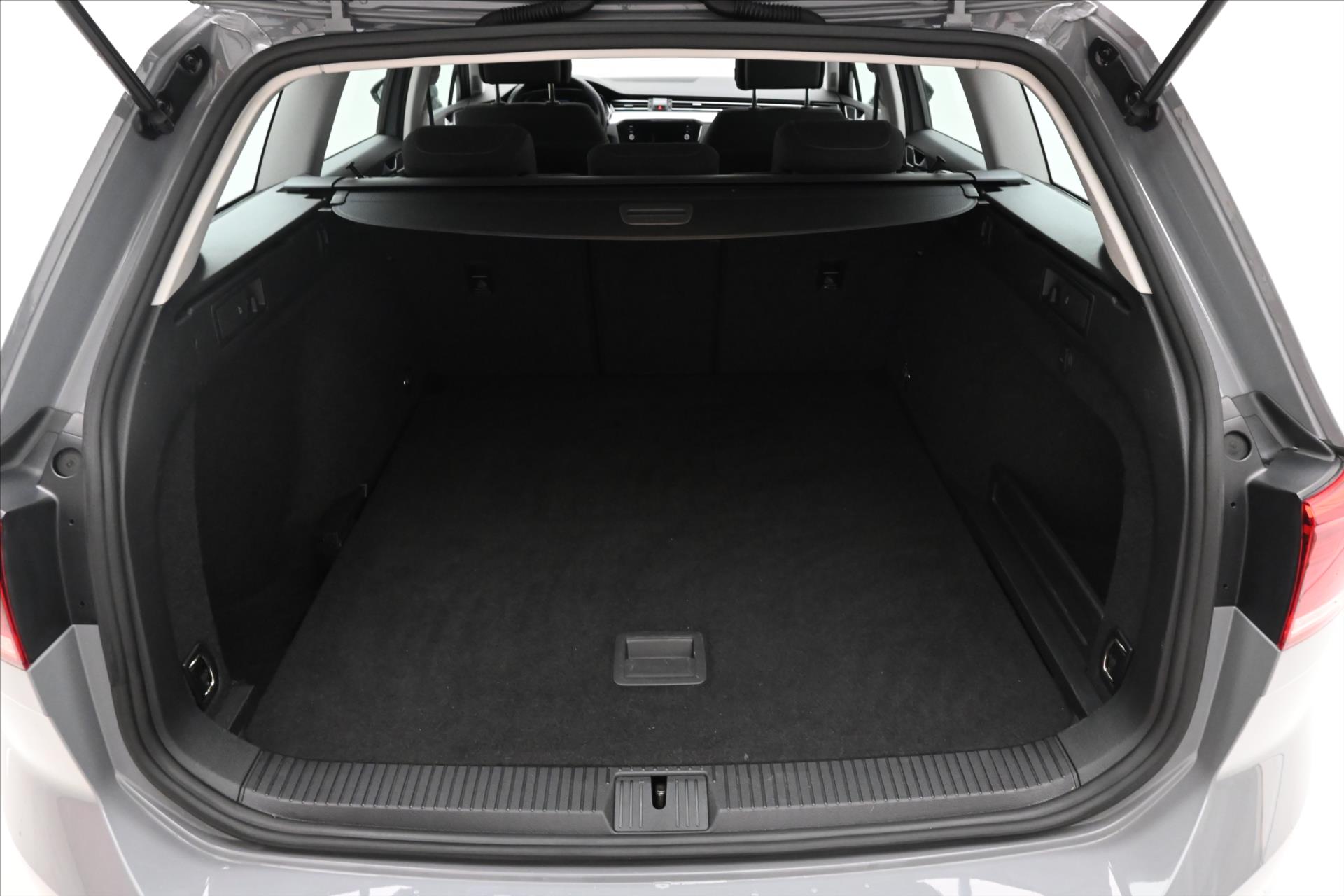 Hlavní fotografie vozu Volkswagen Passat 2,0 TDI 110 kW Business Záruka až 5 let (10)