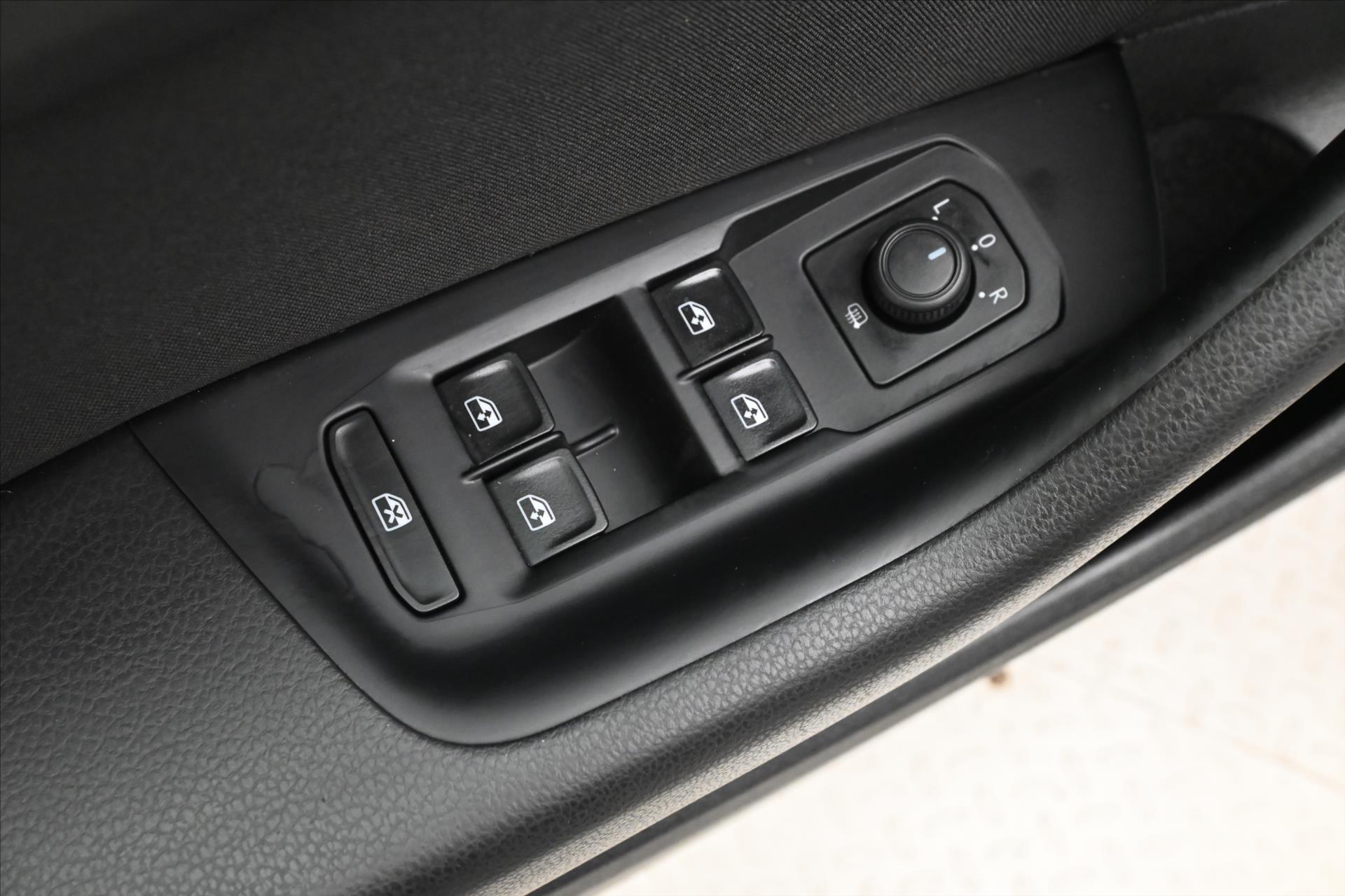 Hlavní fotografie vozu Volkswagen Passat 2,0 TDI 110 kW Business Záruka až 5 let (26)
