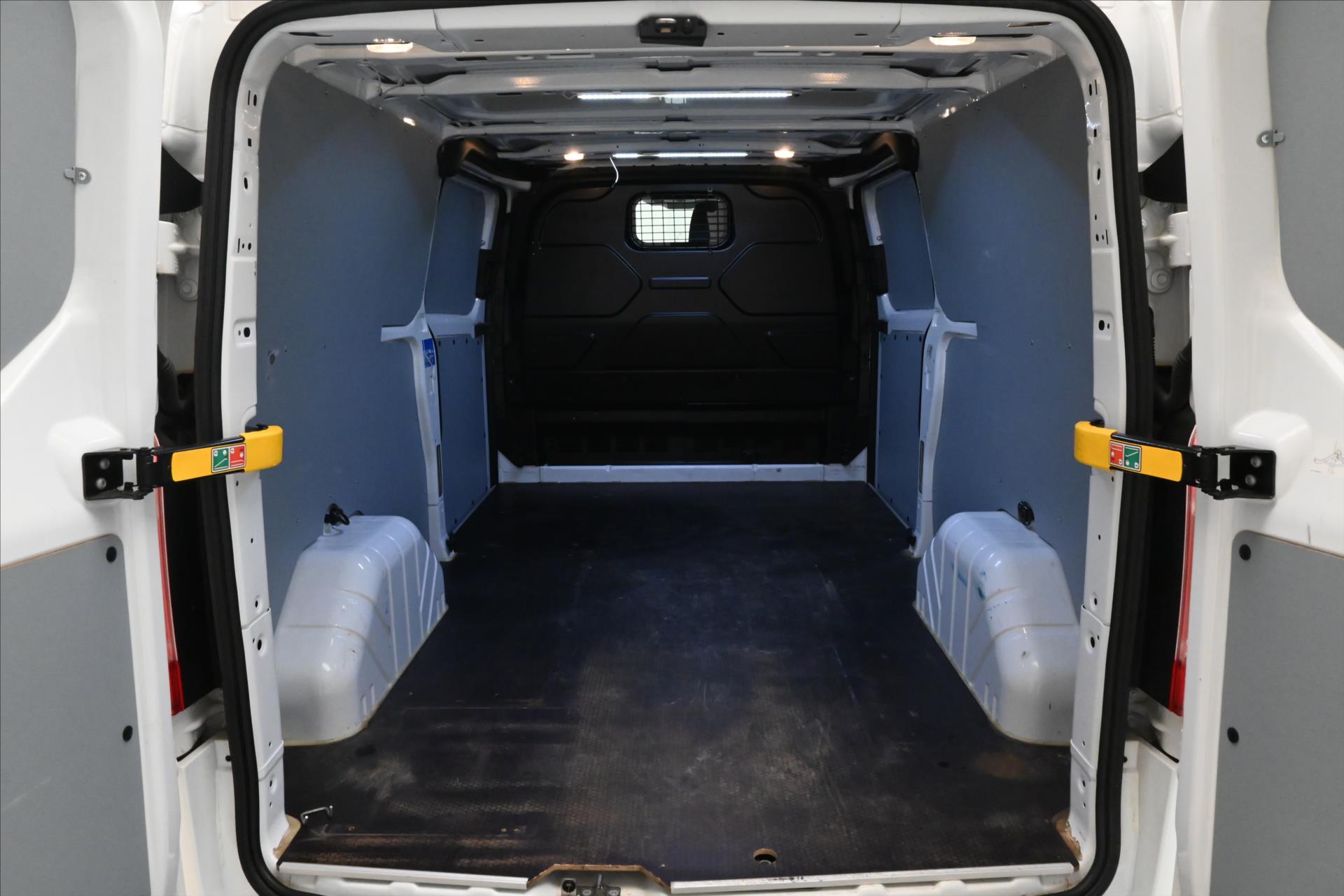Main photo of the car Ford Transit Custom 2.0 ECOBLUE 96KW L2H1 Warranty up to 5 years (10)