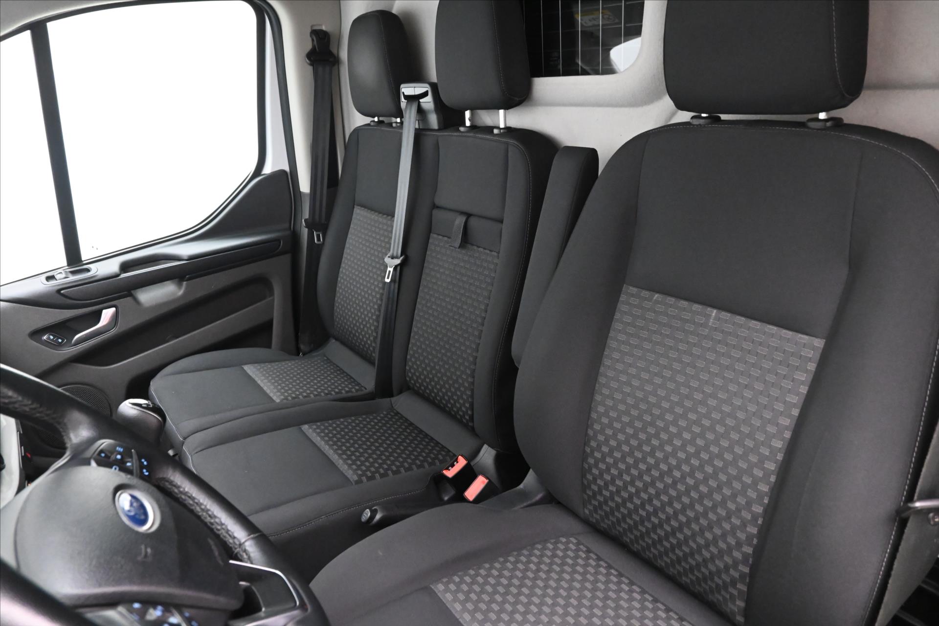 Main photo of the car Ford Transit Custom 2.0 ECOBLUE 96KW L2H1 Warranty up to 5 years (26)