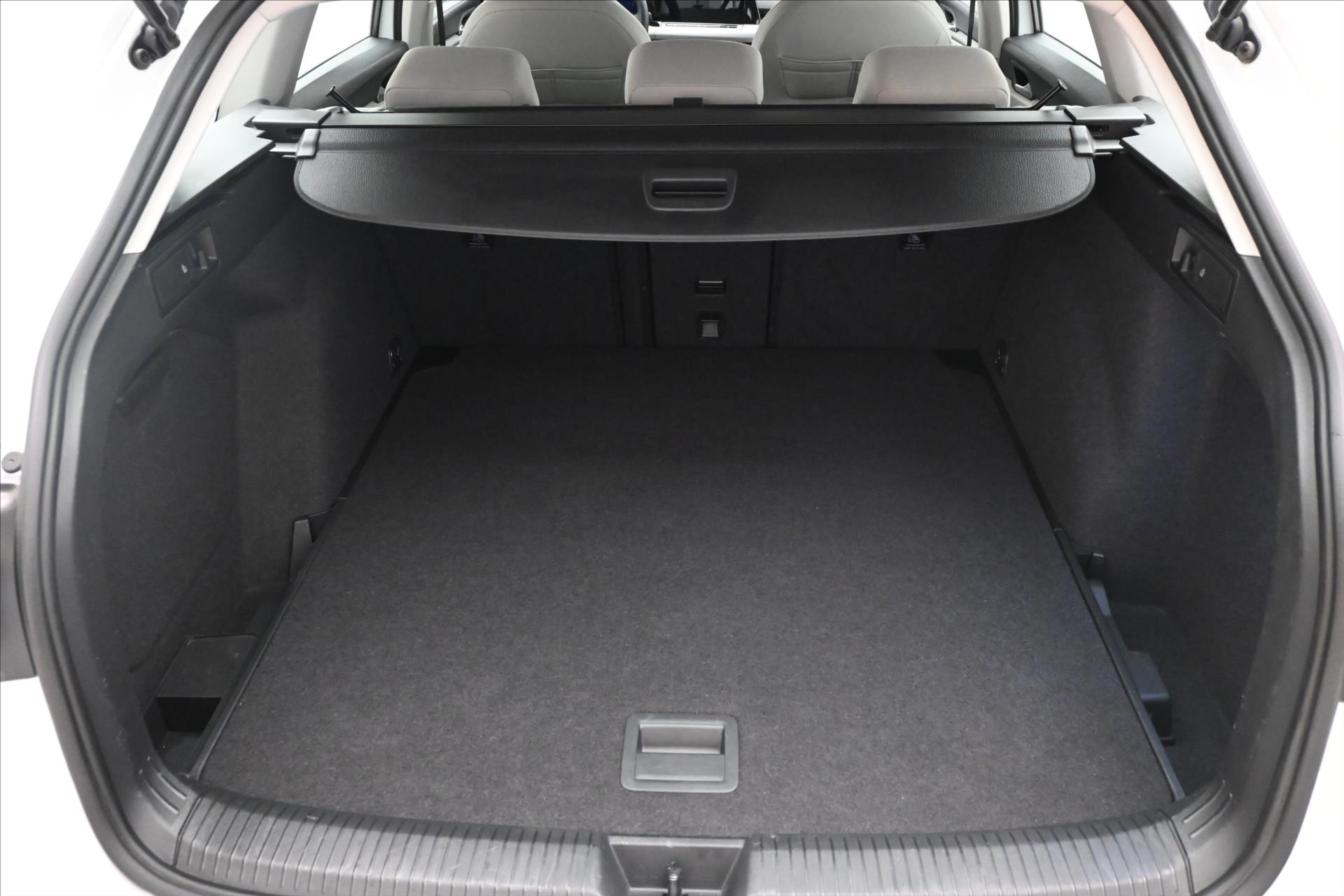 Hlavní fotografie vozu Volkswagen Golf 2,0 TDI 110kW Business LED Záruka až 5 let (10)