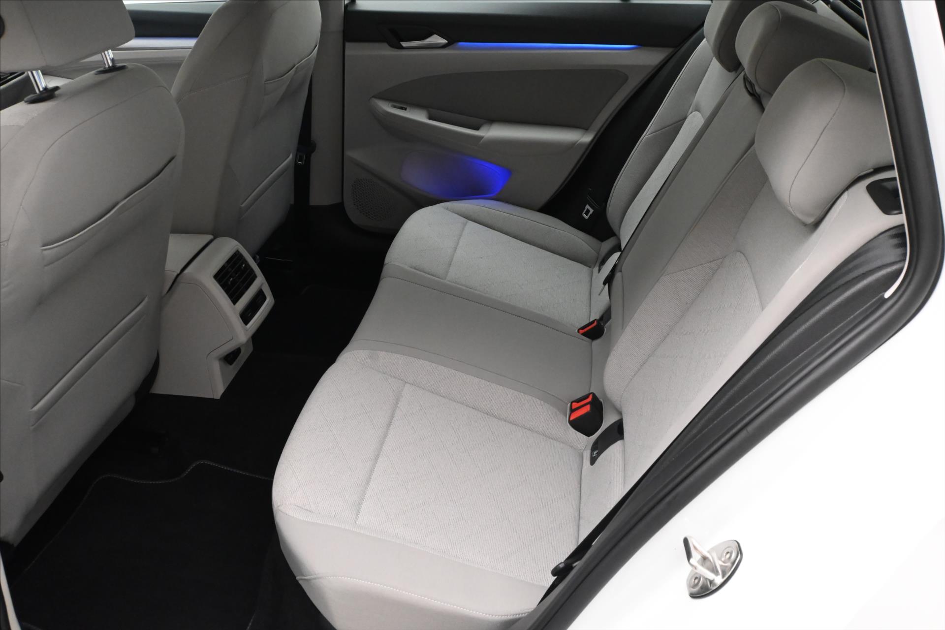 Hlavní fotografie vozu Volkswagen Golf 2,0 TDI 110kW Business LED Záruka až 5 let (14)