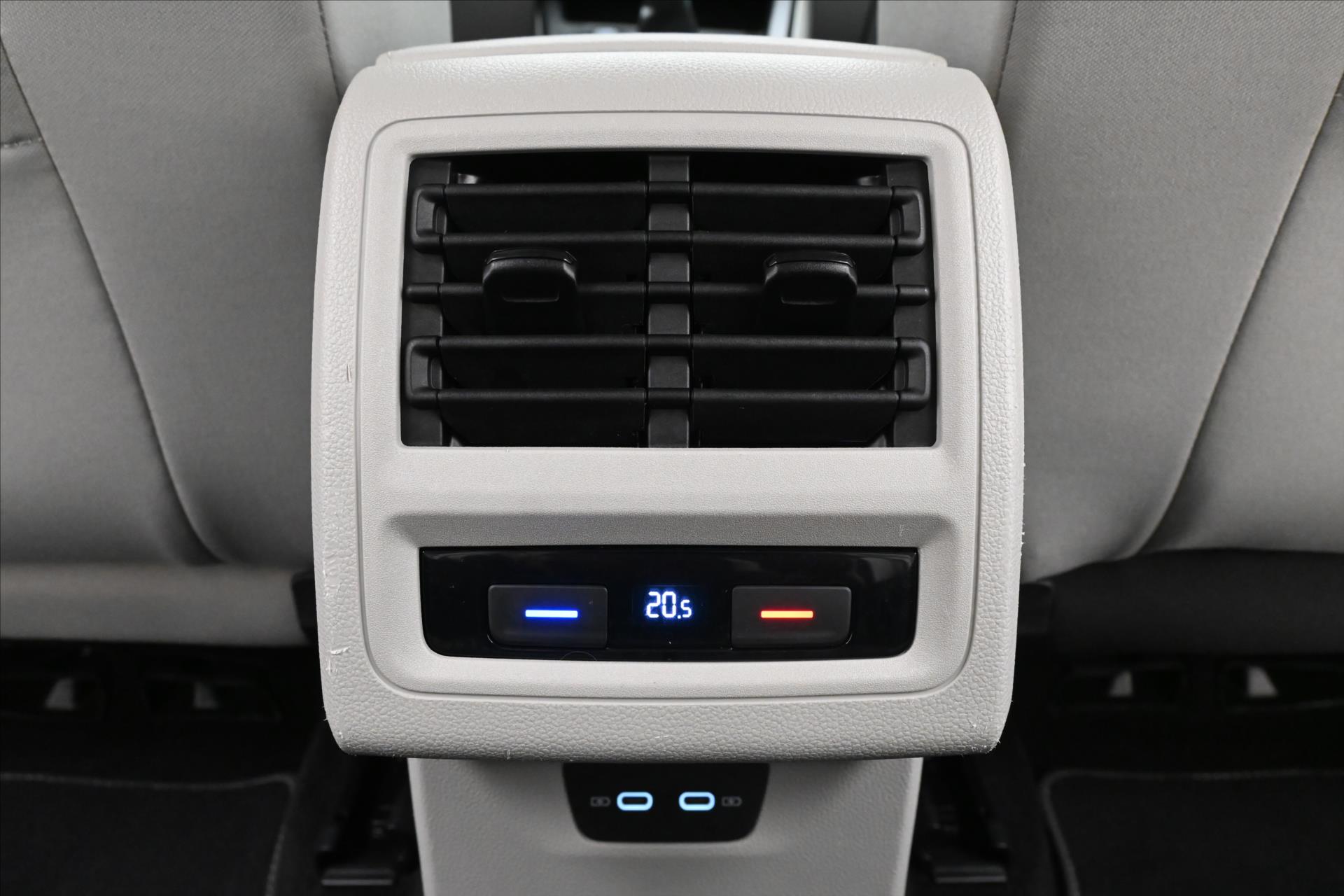 Hlavní fotografie vozu Volkswagen Golf 2,0 TDI 110kW Business LED Záruka až 5 let (22)