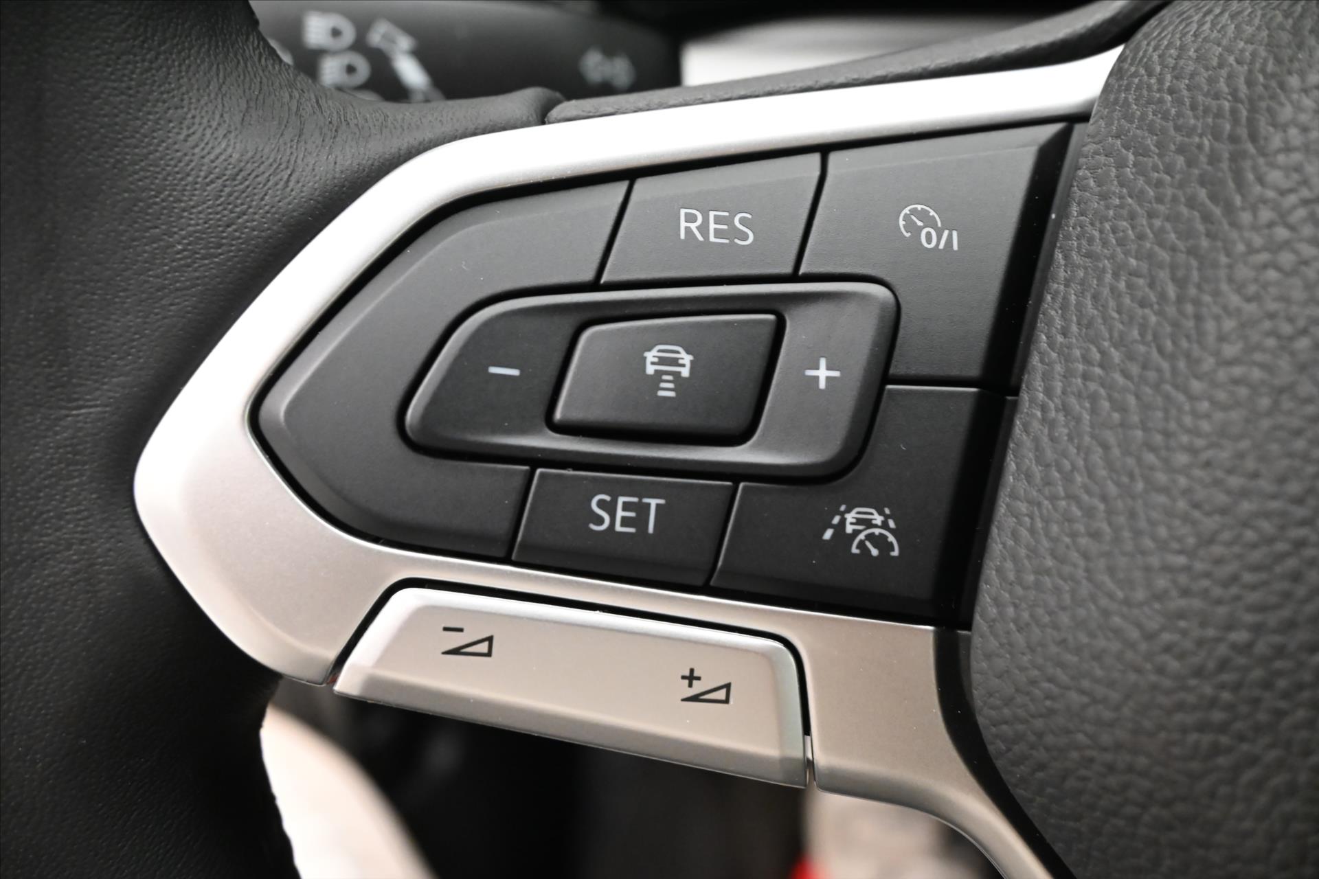 Hlavní fotografie vozu Volkswagen Golf 2,0 TDI 110kW Business LED Záruka až 5 let (24)