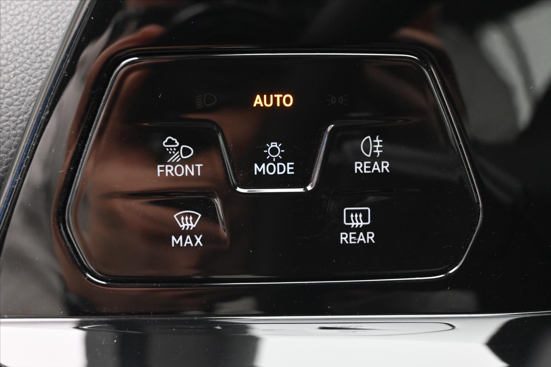 Hlavní fotografie vozu Volkswagen Golf 2,0 TDI 110kW Business LED Záruka až 5 let (27)
