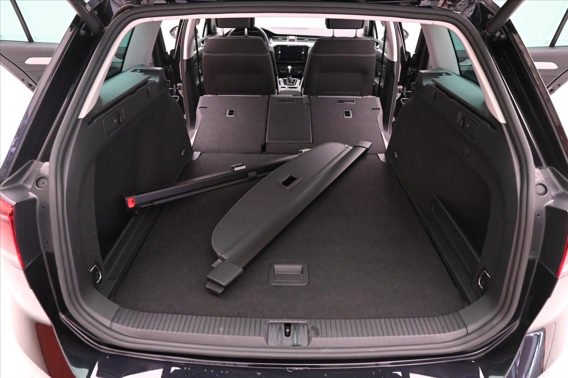 Hlavní fotografie vozu Volkswagen Passat 2,0 TDI 110kW DSG Business Záruka až 5 let (11)