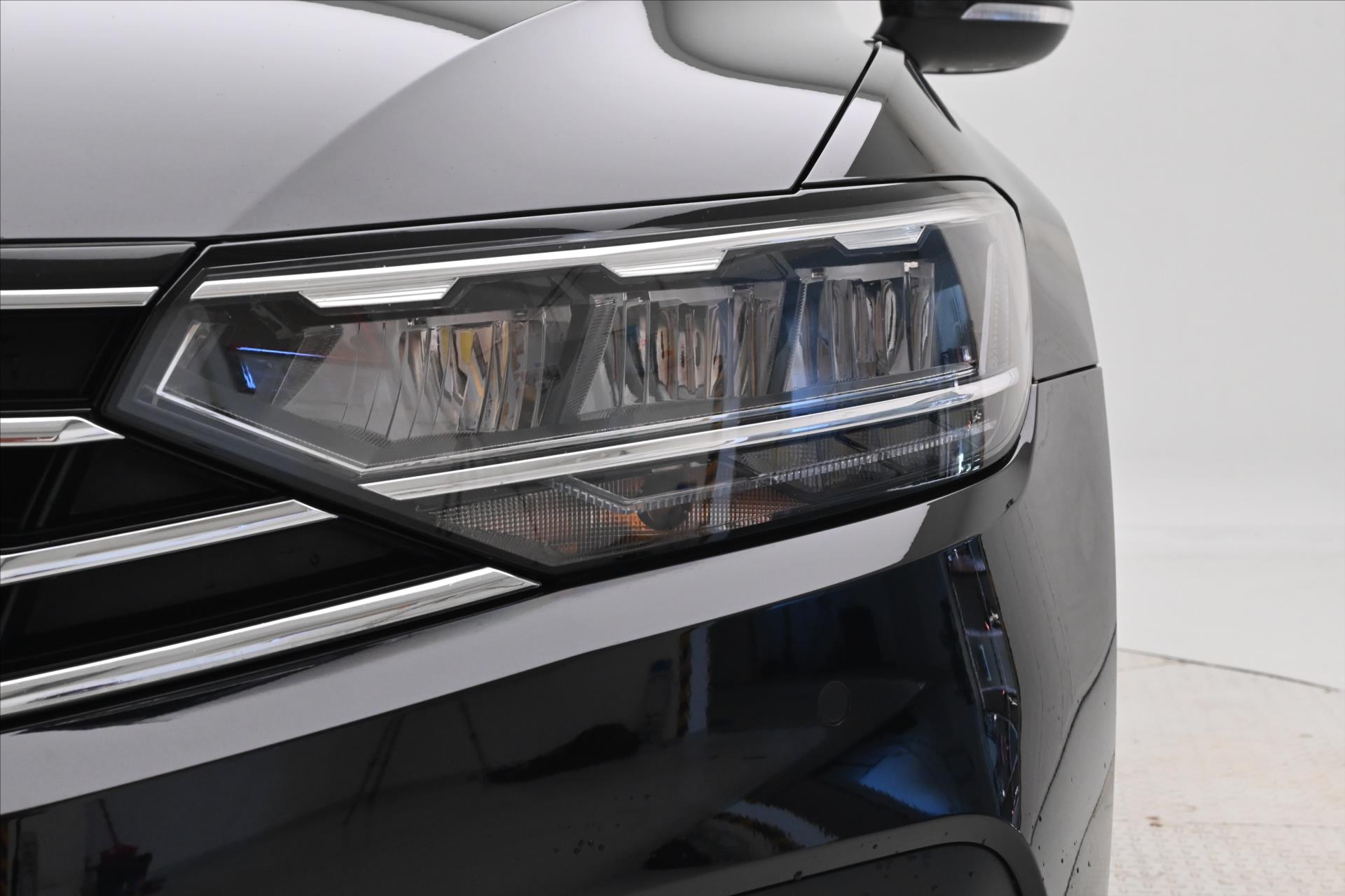 Hlavní fotografie vozu Volkswagen Passat 2,0 TDI 110kW DSG Business Záruka až 5 let (30)