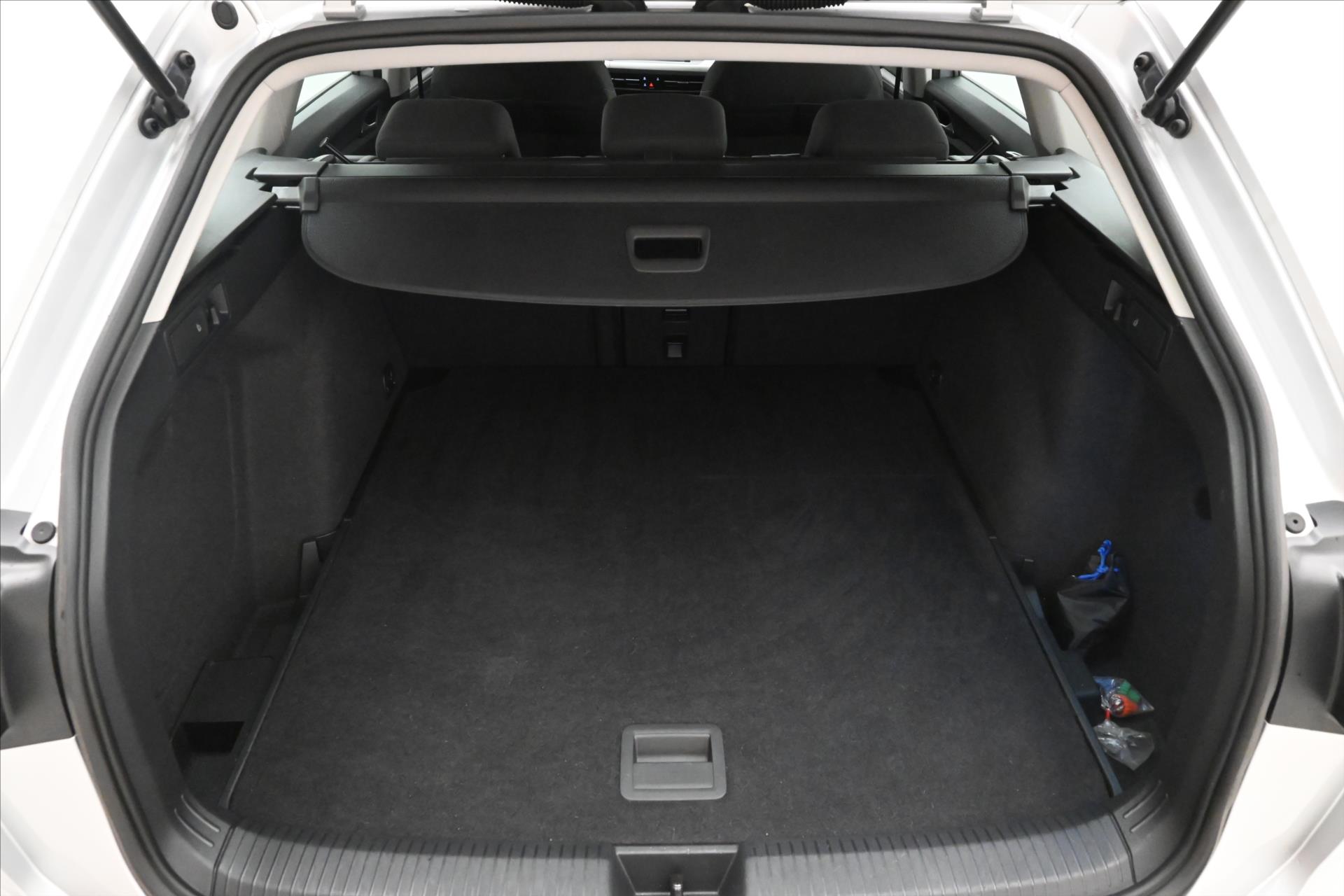 Hlavní fotografie vozu Volkswagen Golf 2,0 TDI 110 kW DSG Business Záruka až 5 let (10)