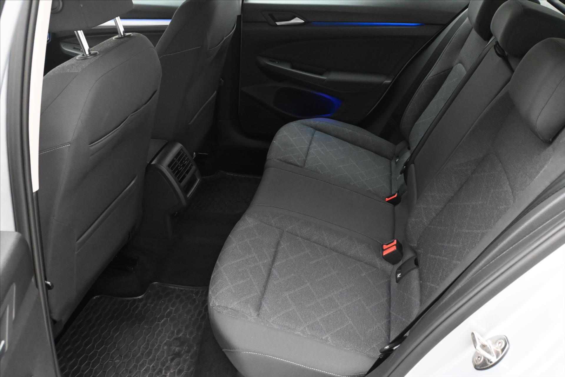 Hlavní fotografie vozu Volkswagen Golf 2,0 TDI 110 kW DSG Business Záruka až 5 let (14)