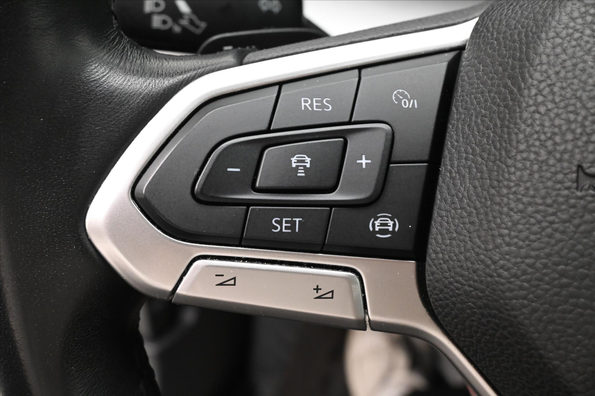 Hlavní fotografie vozu Volkswagen Golf 2,0 TDI 110 kW DSG Business Záruka až 5 let (22)