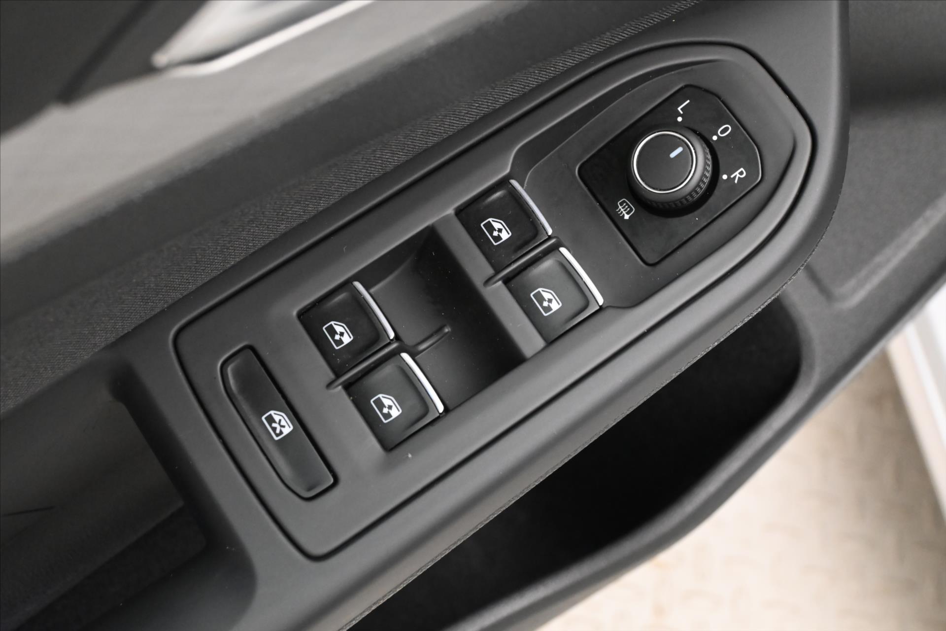 Hlavní fotografie vozu Volkswagen Golf 2,0 TDI 110 kW DSG Business Záruka až 5 let (24)
