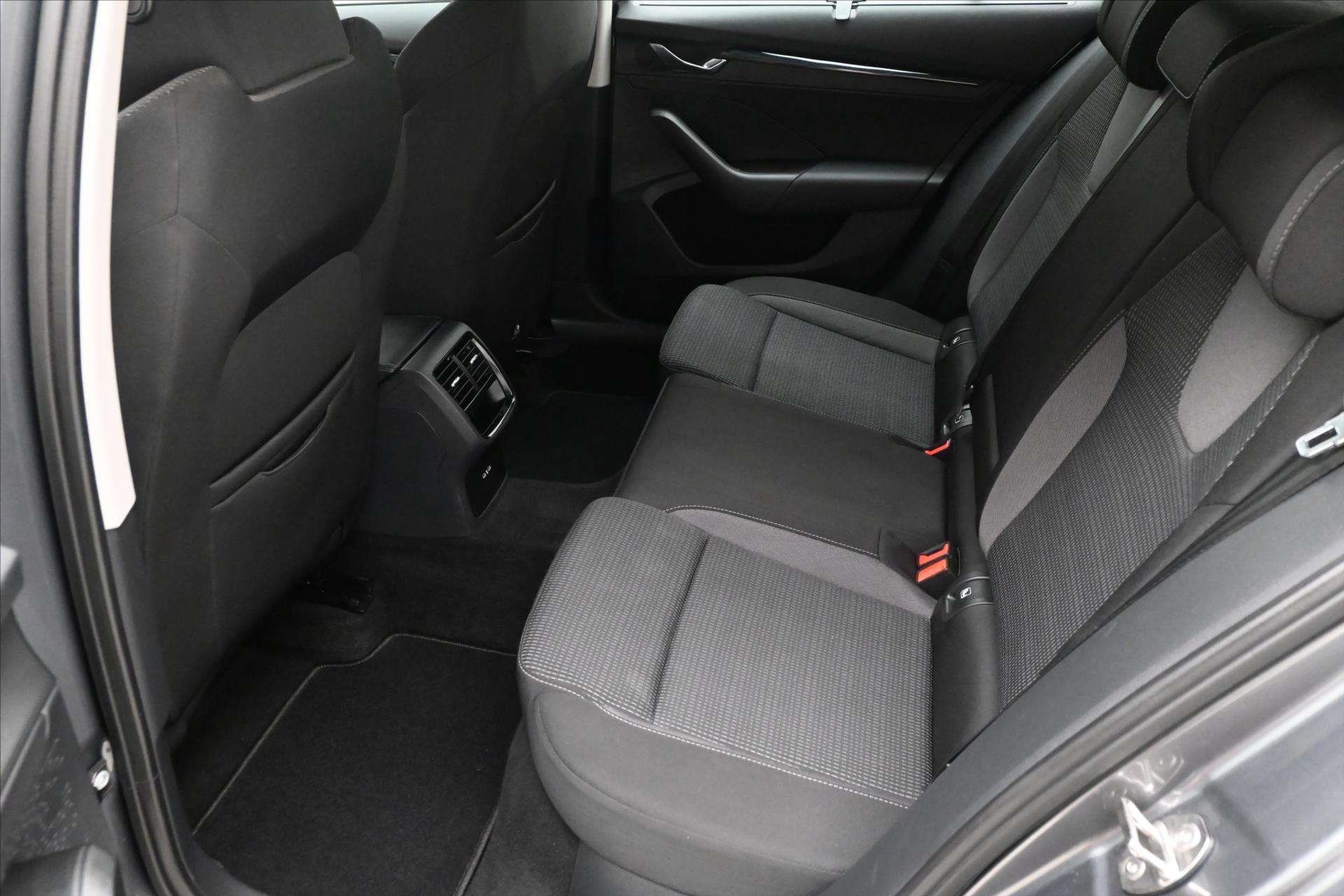 Hlavní fotografie vozu Škoda Octavia 2,0 TDI 110 kW DSG STYLE Záruka až 5 let (14)