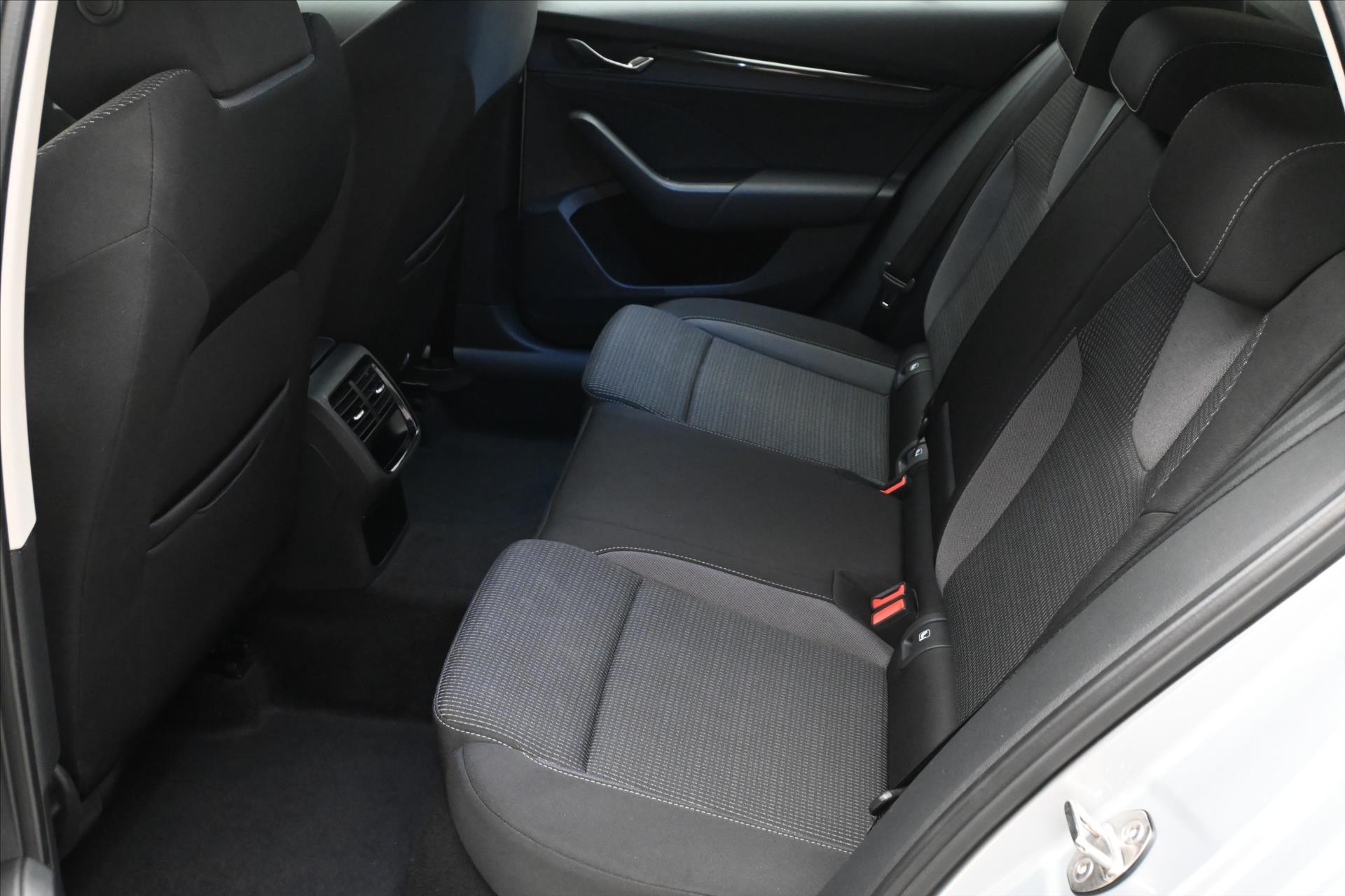 Main photo of the car Skoda Octavia 2.0 TDI 110 kW DSG NAVIGATION Warranty up to 5 years (14)