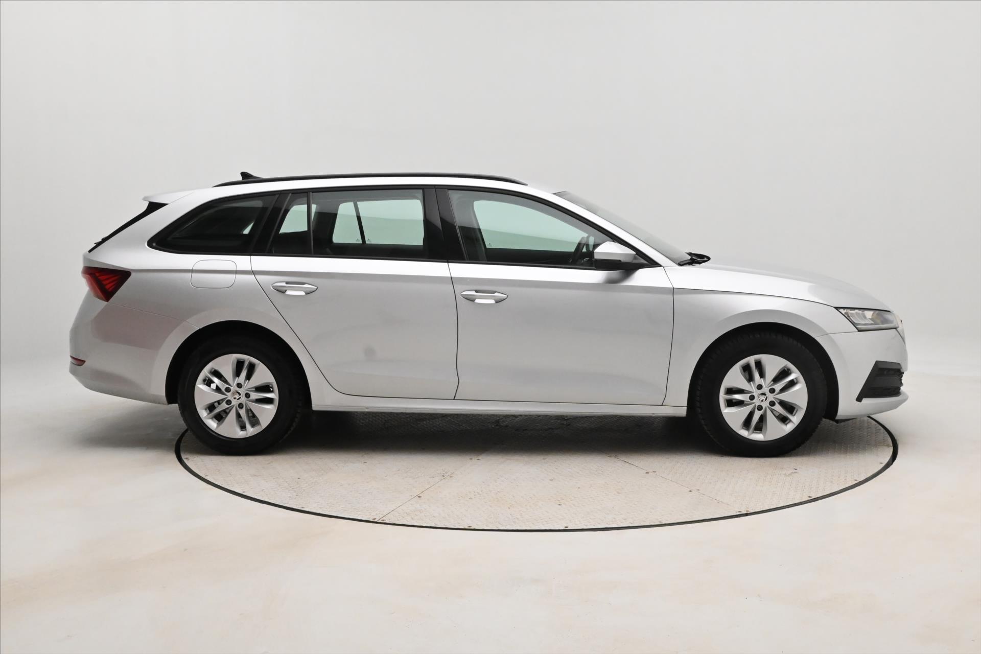 Main photo of the car Skoda Octavia 2.0 TDI 110 kW DSG NAVIGATION Warranty up to 5 years (4)