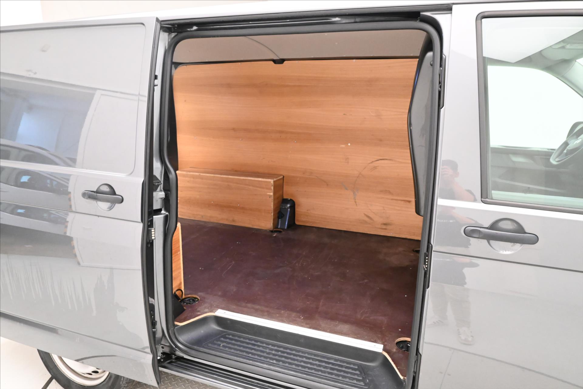 Hlavní fotografie vozu Volkswagen Transporter 2,0 TDI 110kW DSG Navi Záruka až 5 let (11)
