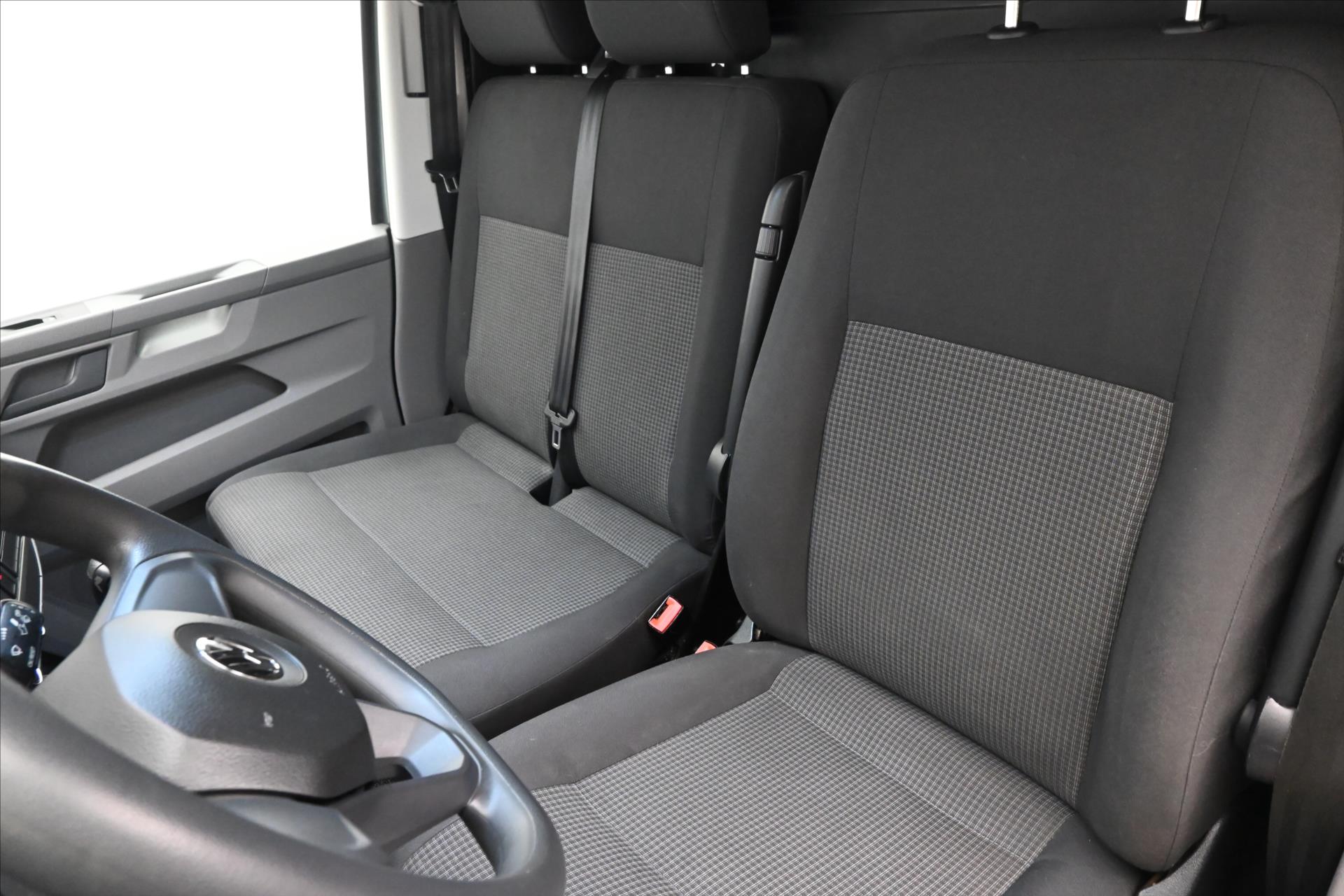 Hlavní fotografie vozu Volkswagen Transporter 2,0 TDI 110kW DSG Navi Záruka až 5 let (27)