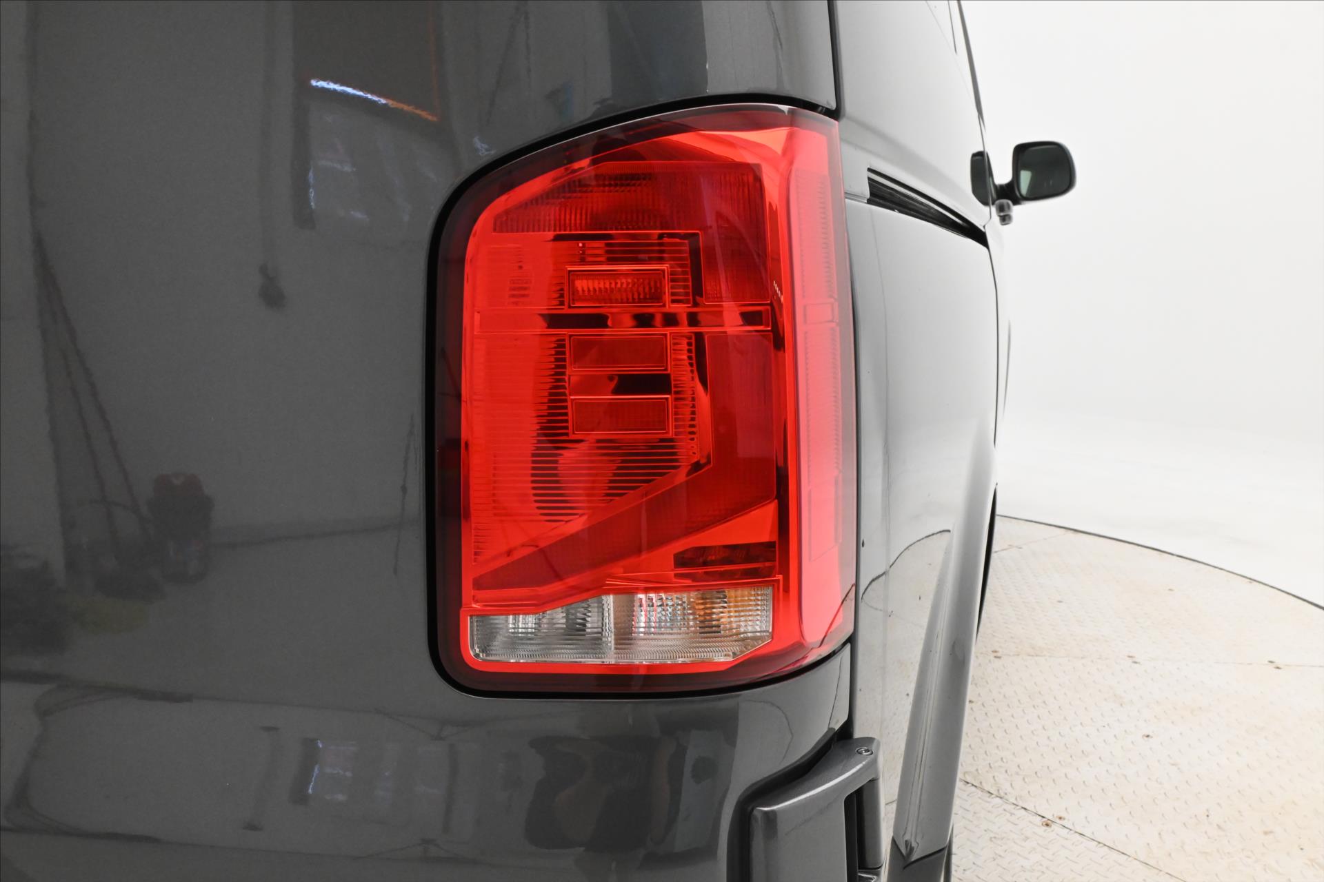 Hlavní fotografie vozu Volkswagen Transporter 2,0 TDI 110kW DSG Navi Záruka až 5 let (29)
