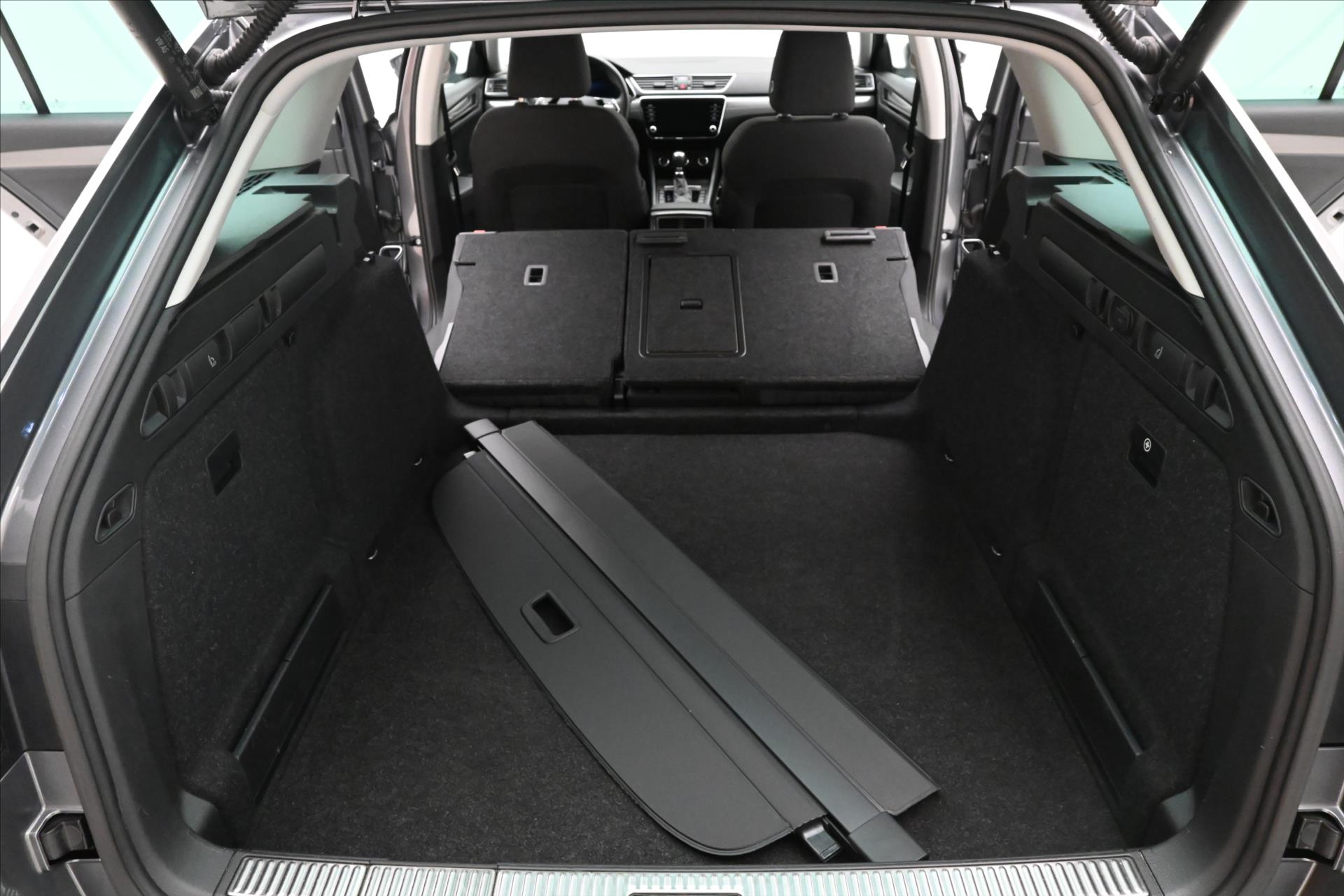 Hlavní fotografie vozu Škoda Superb 2,0 TDI 147kW DSG Style Záruka až 5 let (11)