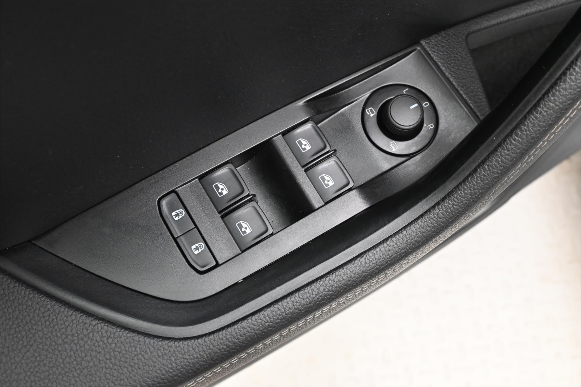 Hlavní fotografie vozu Škoda Superb 2,0 TDI 147kW DSG Style Záruka až 5 let (25)