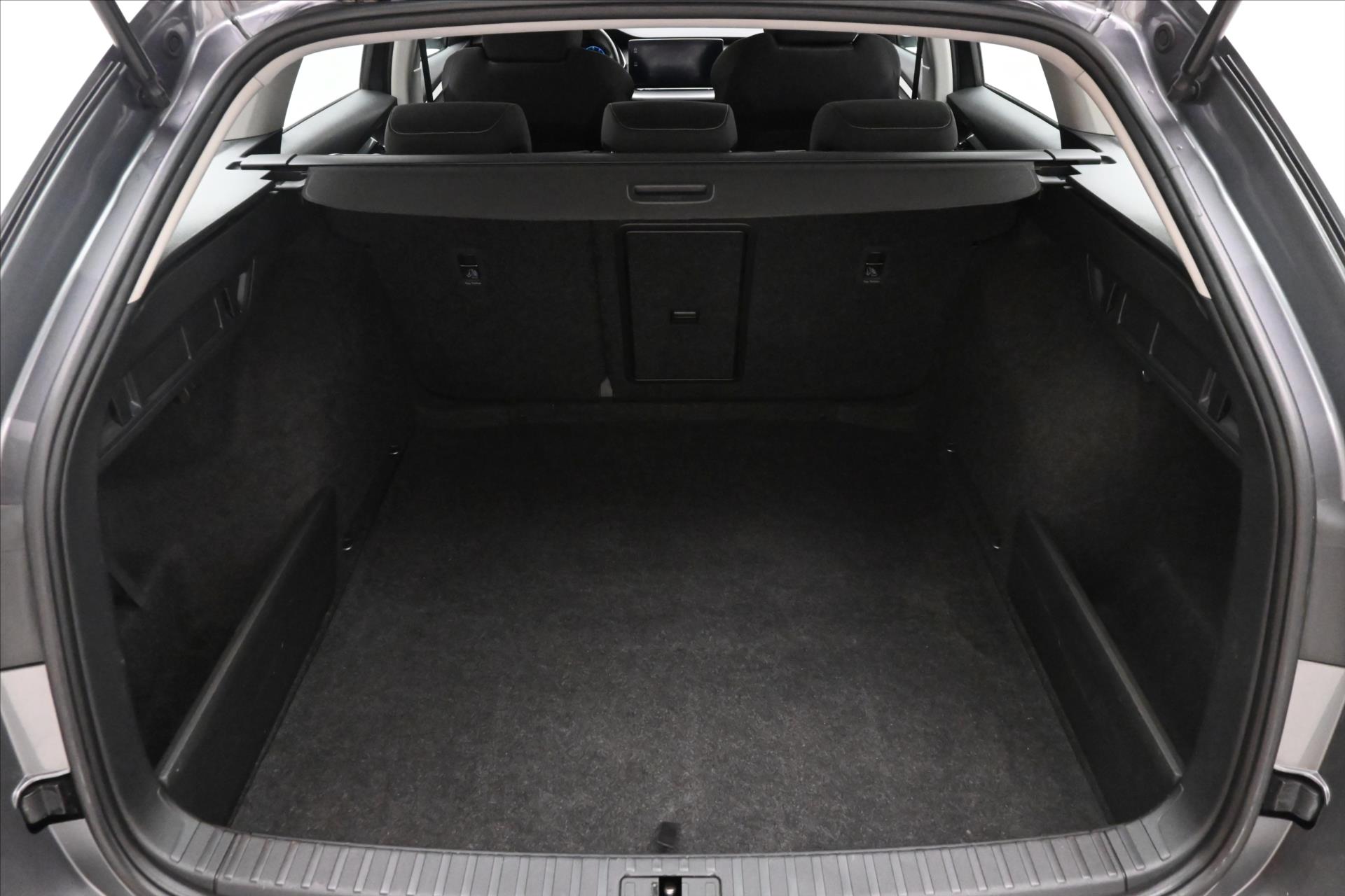 Main photo of the car Skoda Octavia 2.0 TDI 110kW DSG NAVIGATION Warranty up to 5 years (11)