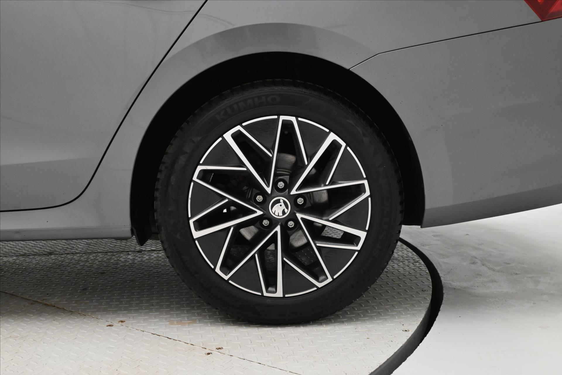 Main photo of the car Skoda Octavia 2.0 TDI 110kW DSG NAVIGATION Warranty up to 5 years (31)