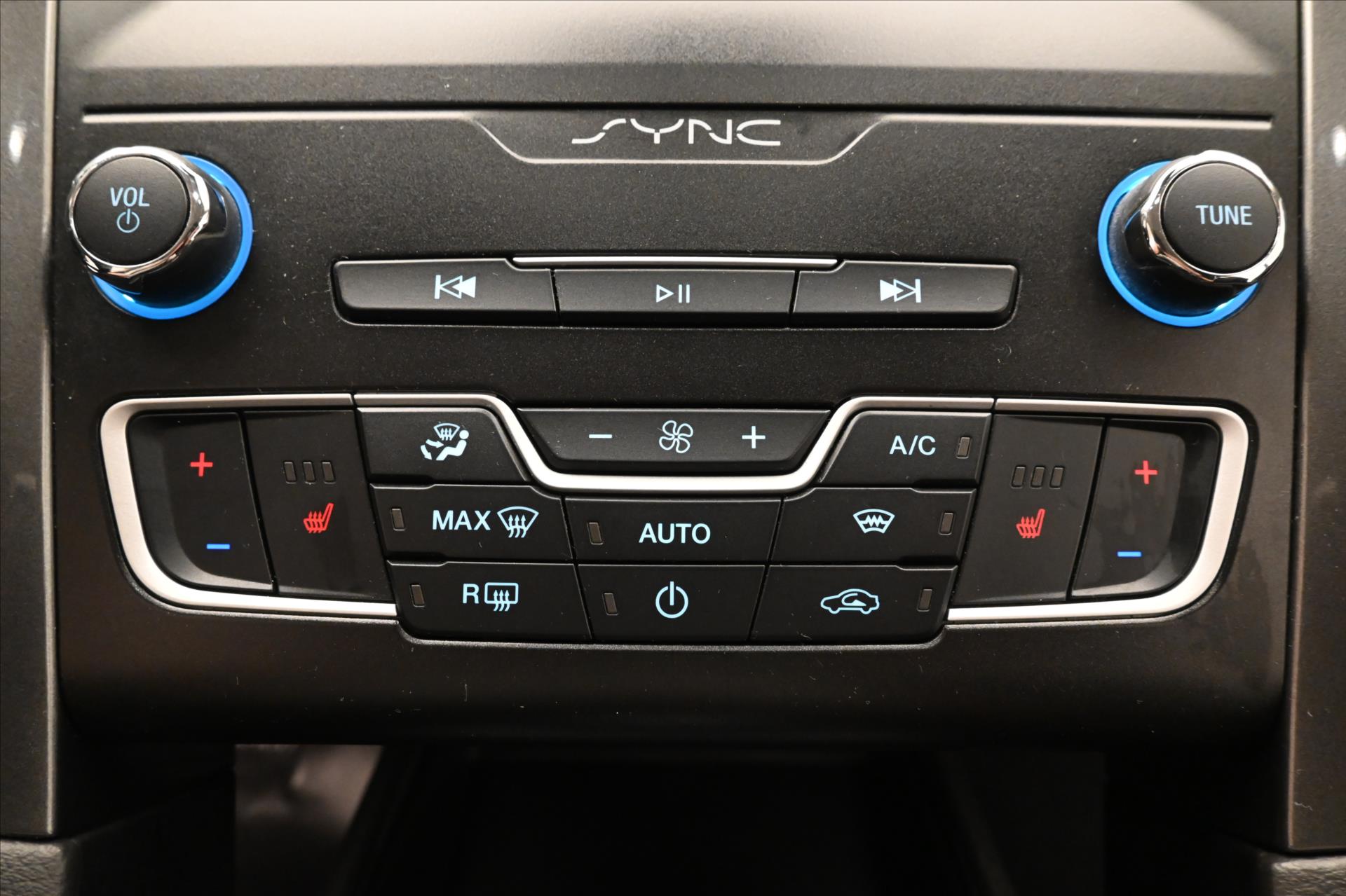 Hlavní fotografie vozu Ford Mondeo 2,0 EcoBlue 140kW AT8 Titanium Záruka až 5 let (22)