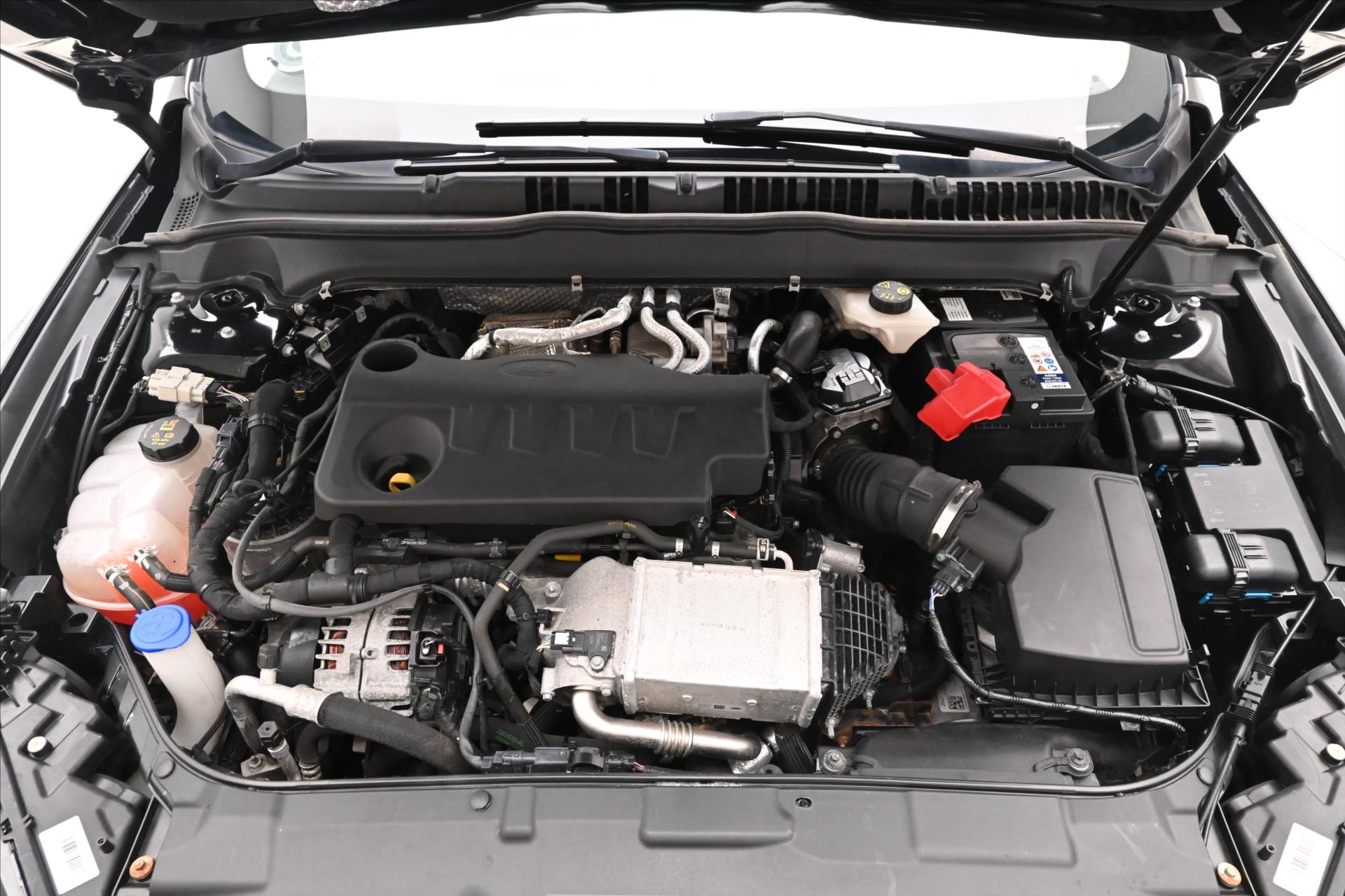 Hlavní fotografie vozu Ford Mondeo 2,0 EcoBlue 140kW AT8 Titanium Záruka až 5 let (10)