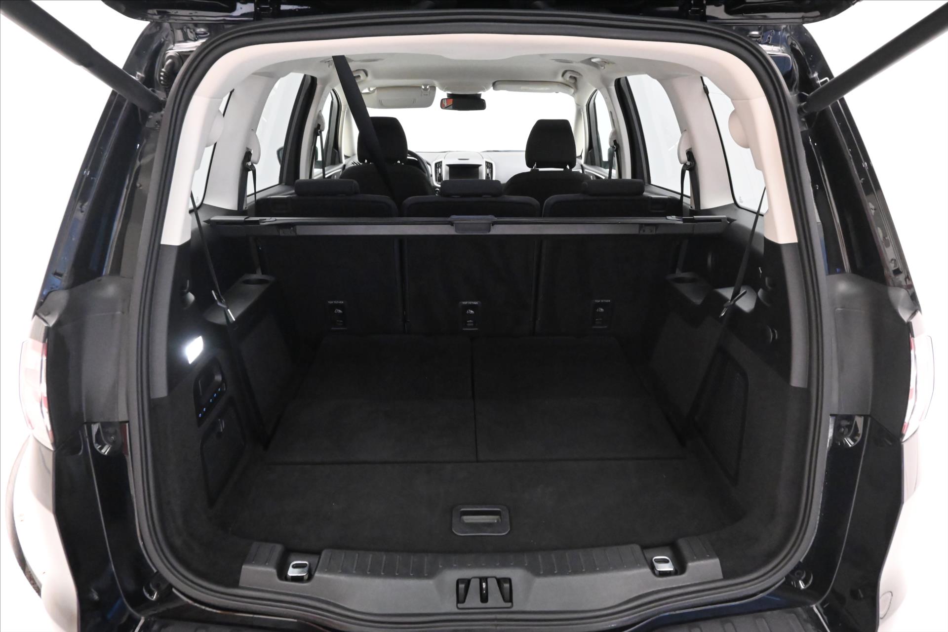 Hlavní fotografie vozu Ford Galaxy 2,0 EcoBlue 140 kW AT8 Titanium 7míst Záruka až 5 let (11)
