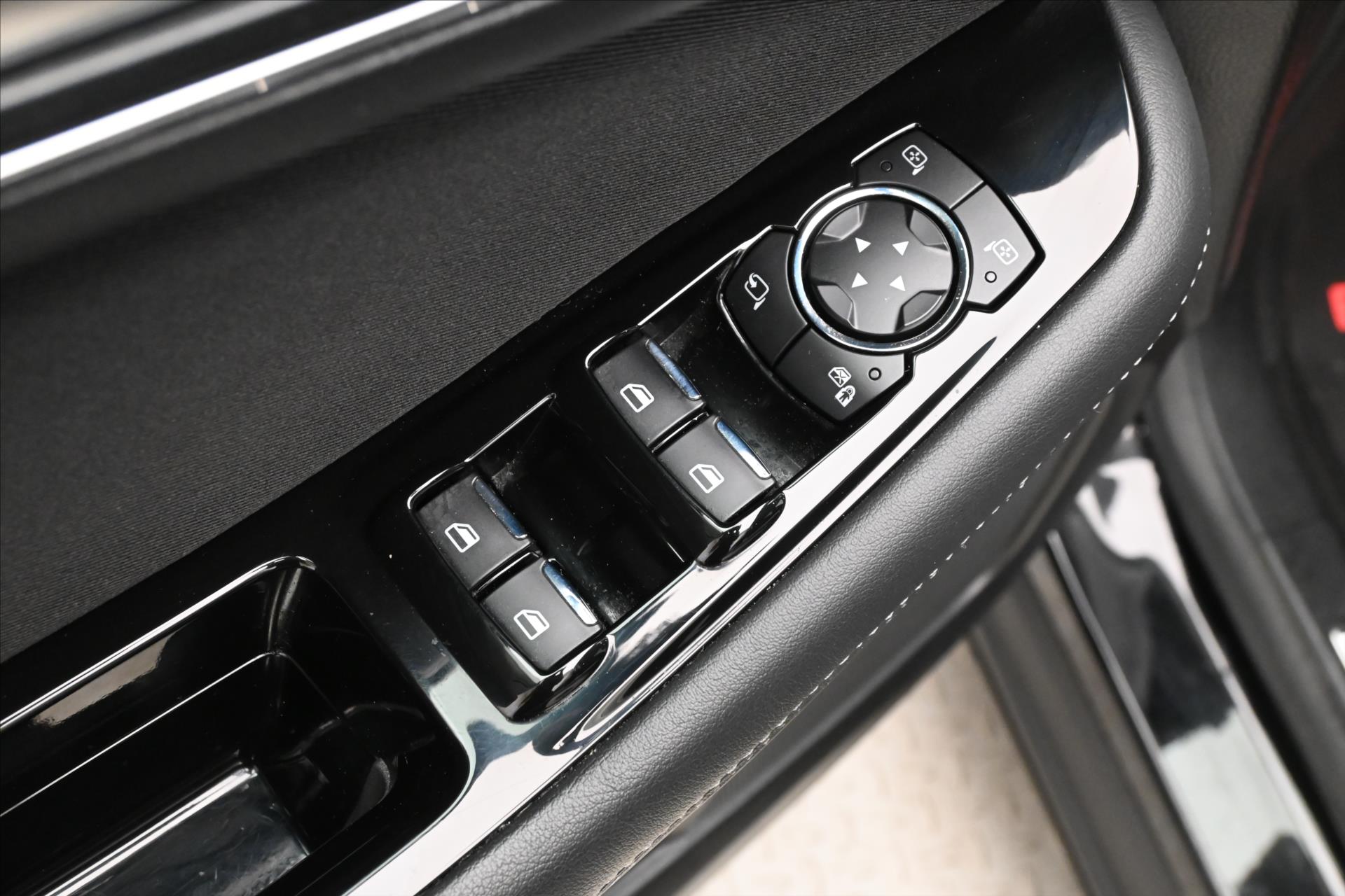 Hlavní fotografie vozu Ford Galaxy 2,0 EcoBlue 140 kW AT8 Titanium 7míst Záruka až 5 let (26)