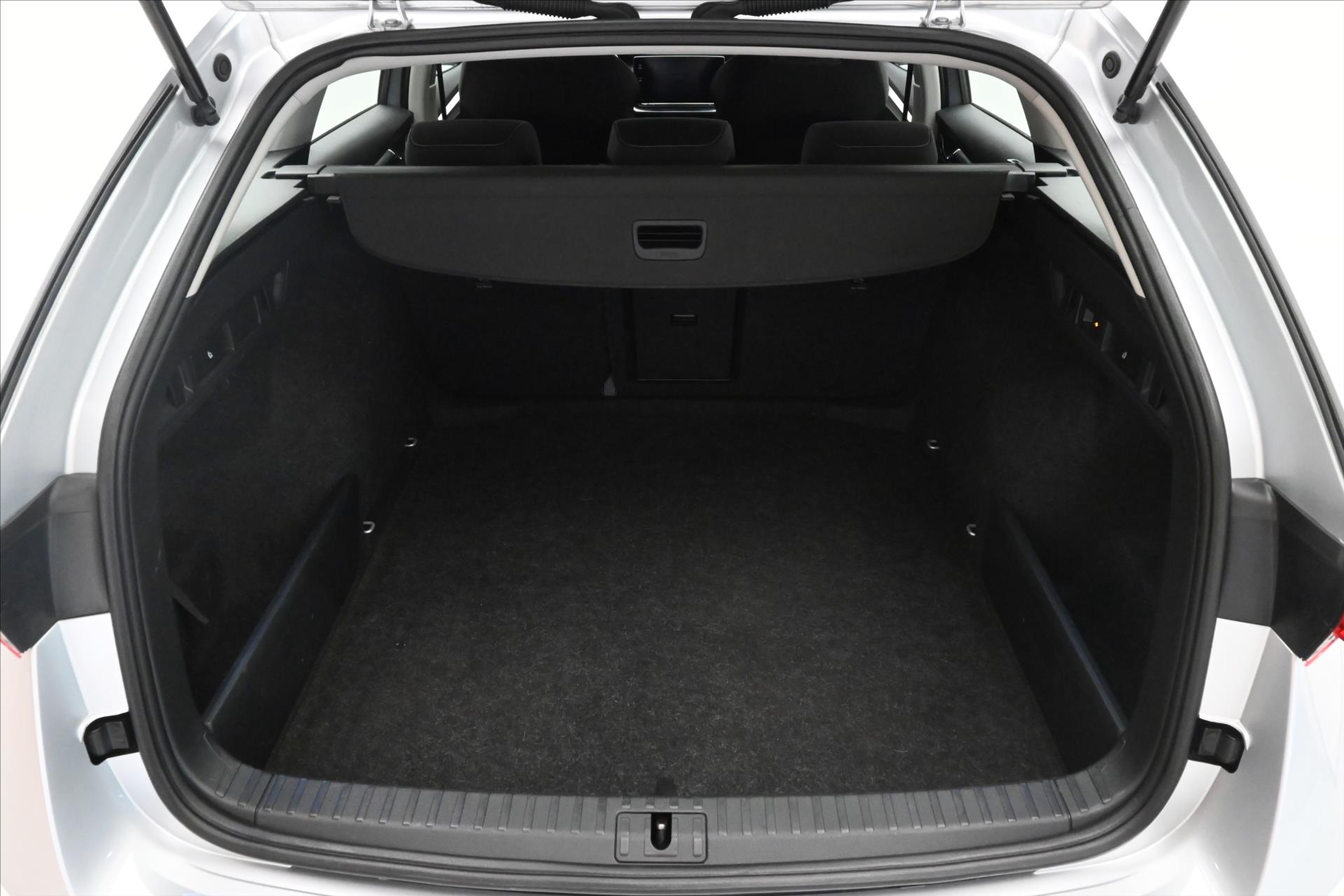 Hlavní fotografie vozu Škoda Octavia 2,0 TDI 110kW DSG Style Záruka až 5 let (10)