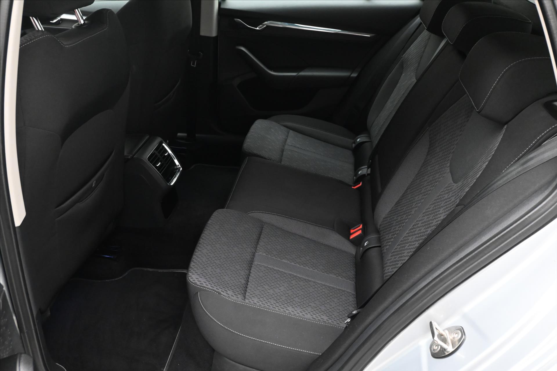 Hlavní fotografie vozu Škoda Octavia 2,0 TDI 110kW DSG Style Záruka až 5 let (14)