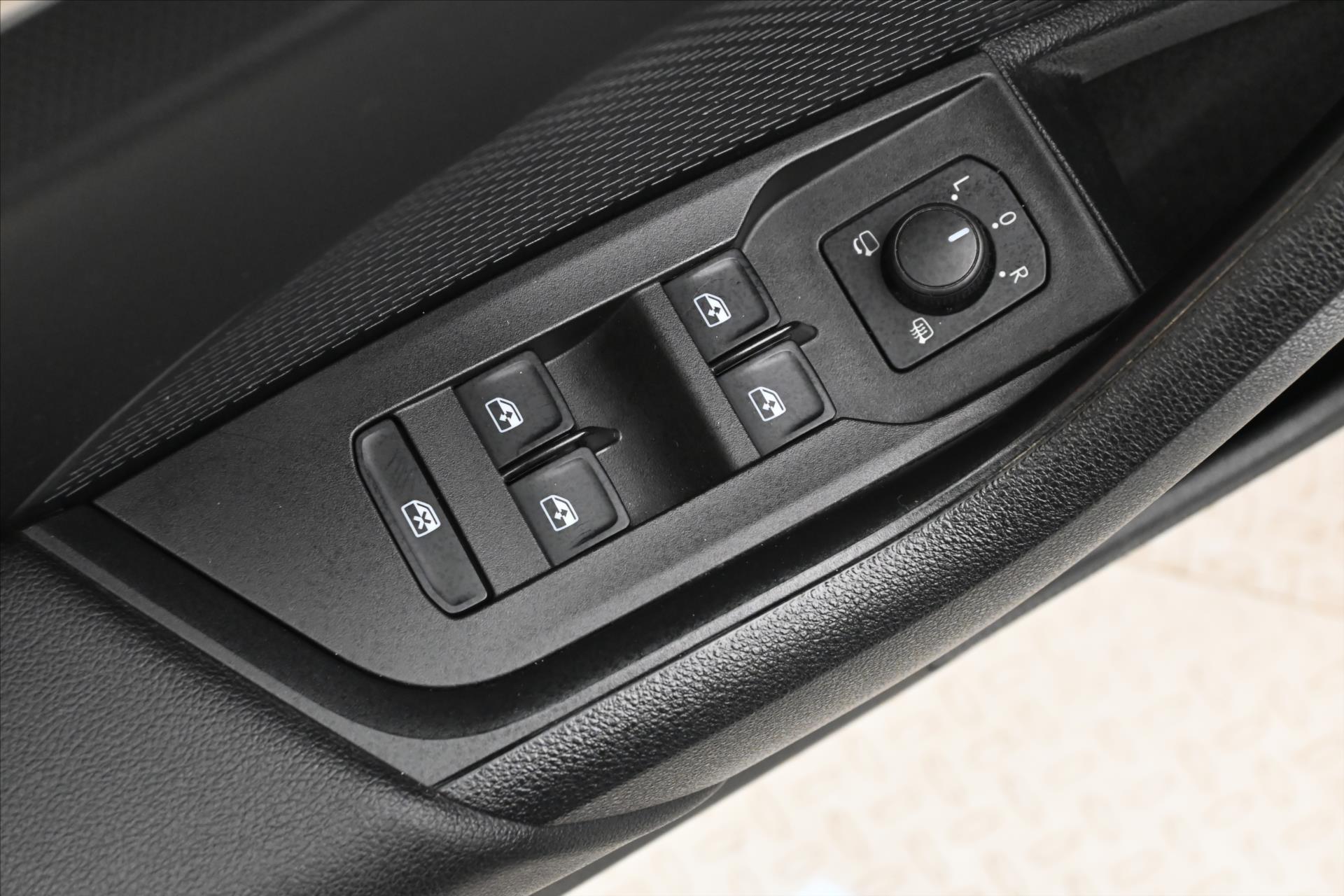 Hlavní fotografie vozu Škoda Octavia 2,0 TDI 110kW DSG Style Záruka až 5 let (26)