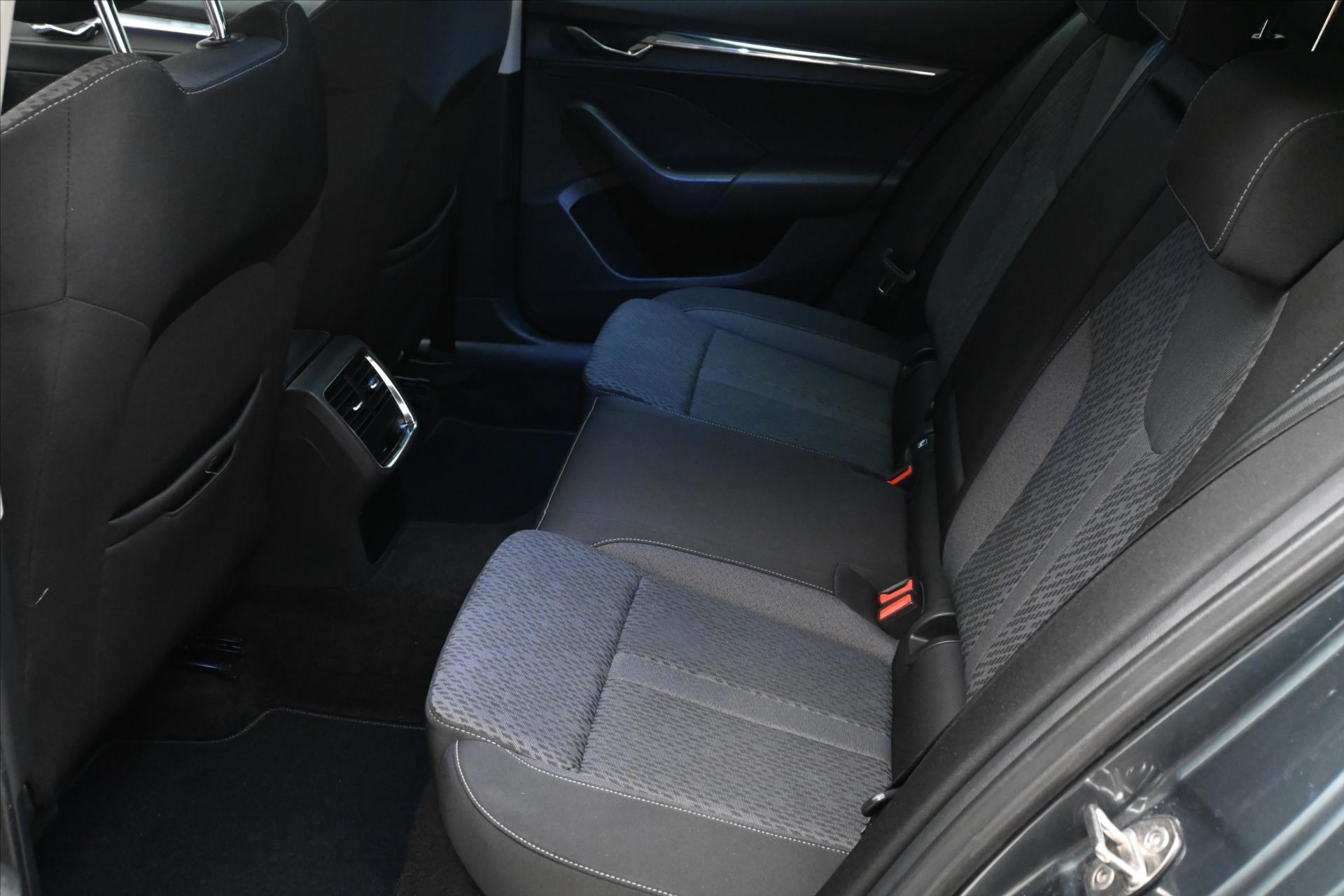 Hlavní fotografie vozu Škoda Octavia 2,0 TDI 110 kW DSG Style Záruka až 5 let (14)