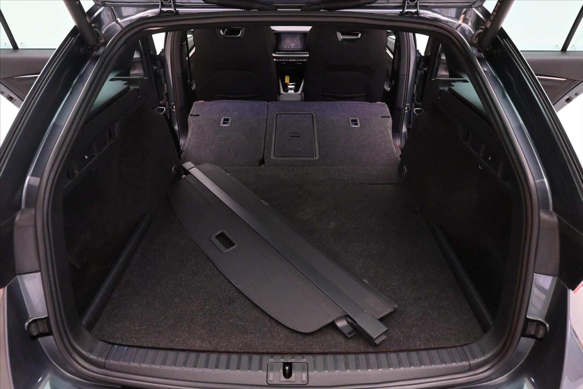 Hlavní fotografie vozu Škoda Octavia 1,4 TSI iV RS 180 kW DSG Záruka až 5 let (11)