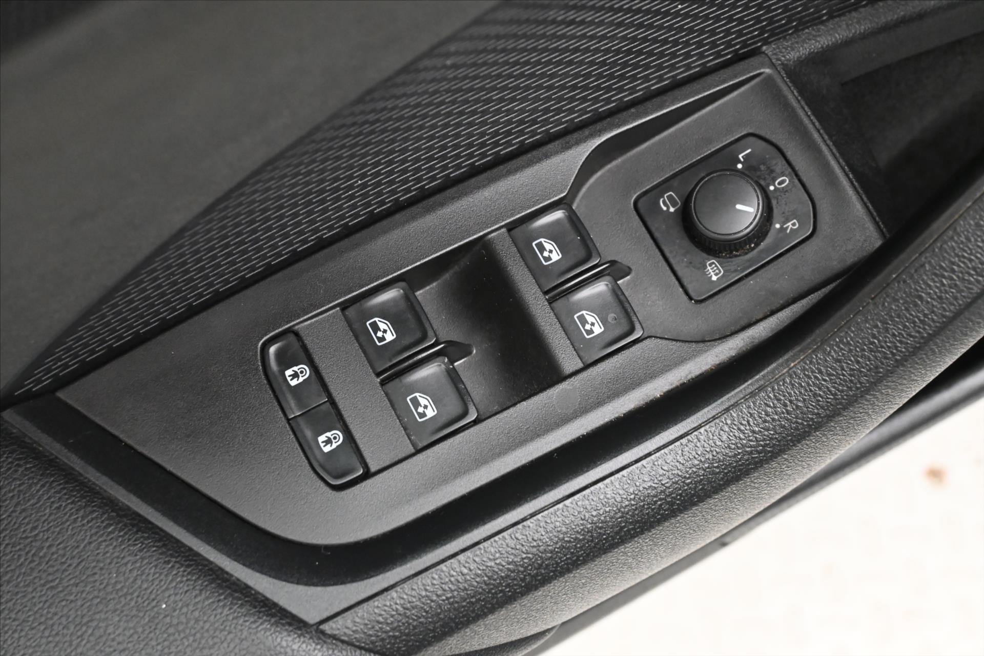 Hlavní fotografie vozu Škoda Octavia 1,4 TSI iV RS 180 kW DSG Záruka až 5 let (25)