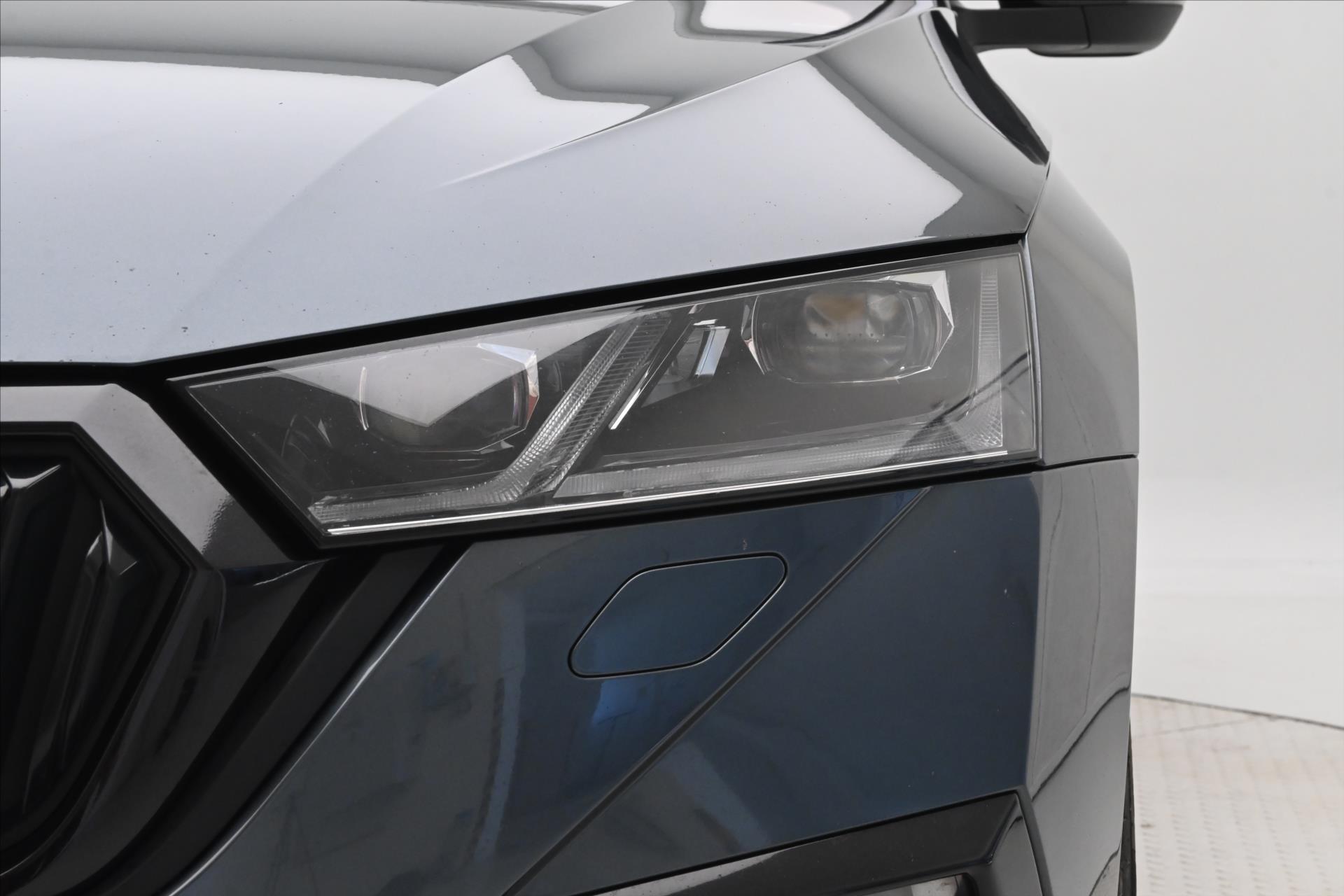 Hlavní fotografie vozu Škoda Octavia 1,4 TSI iV RS 180 kW DSG Záruka až 5 let (29)