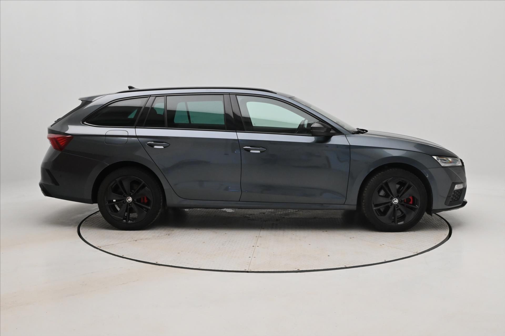 Hlavní fotografie vozu Škoda Octavia 1,4 TSI iV RS 180 kW DSG Záruka až 5 let (4)