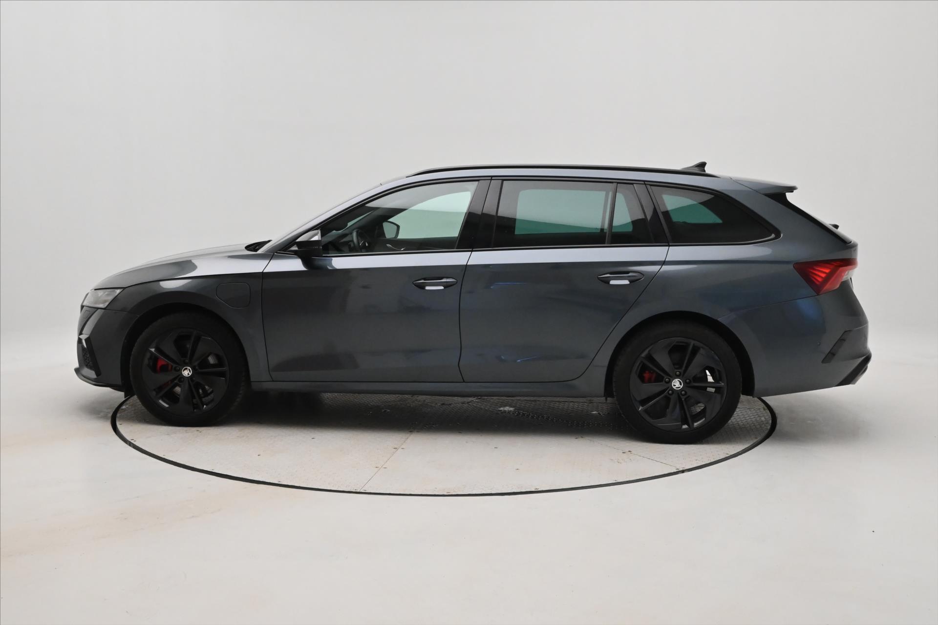Hlavní fotografie vozu Škoda Octavia 1,4 TSI iV RS 180 kW DSG Záruka až 5 let (8)