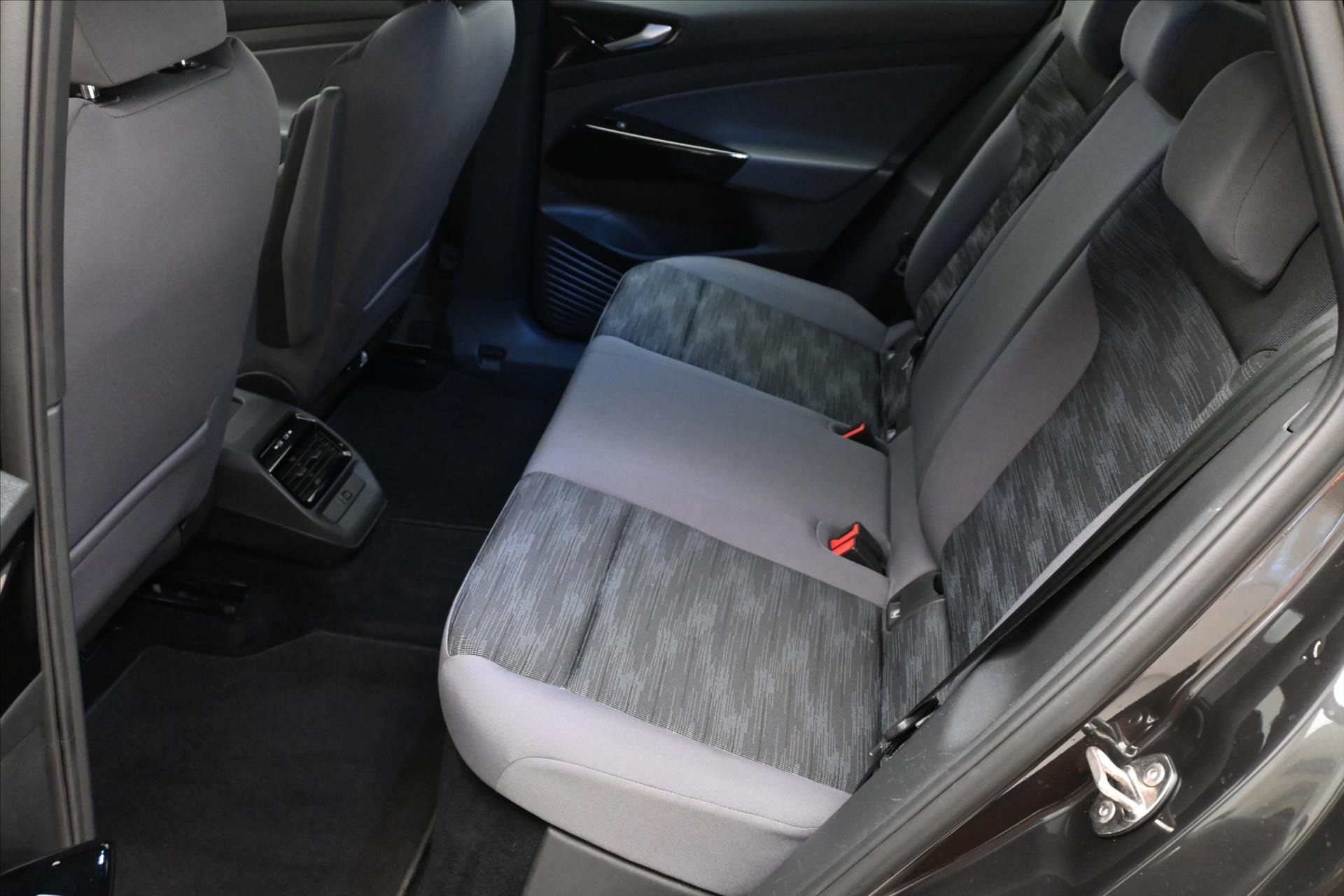 Main photo of the car Volkswagen Id.4 Pro Performance 150kW 77 kWh Warranty up to 3 years (15)