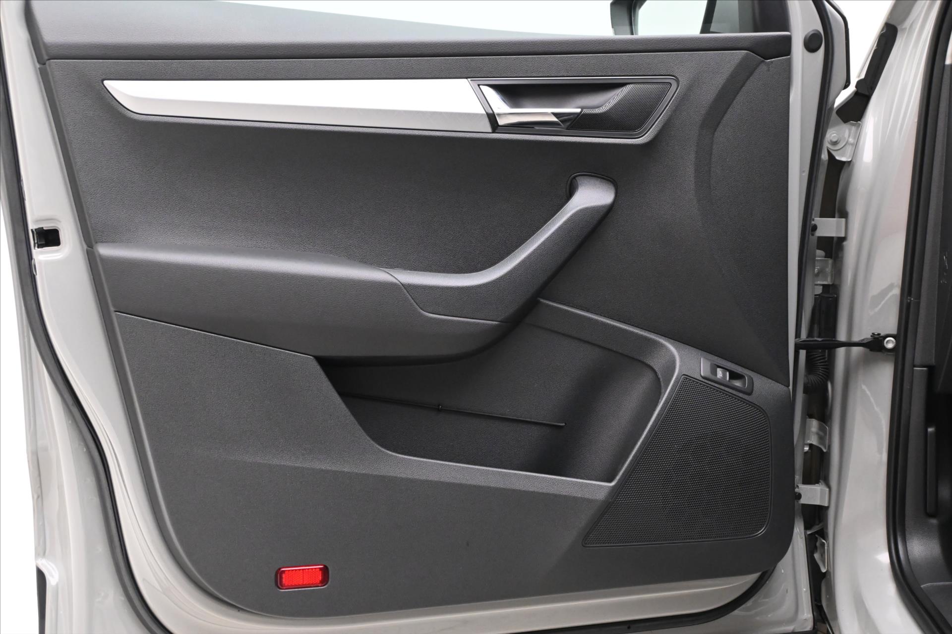 Hlavní fotografie vozu Škoda Karoq 2,0 TDI 85 KW DSG Ambiente Záruka až 5 let (24)